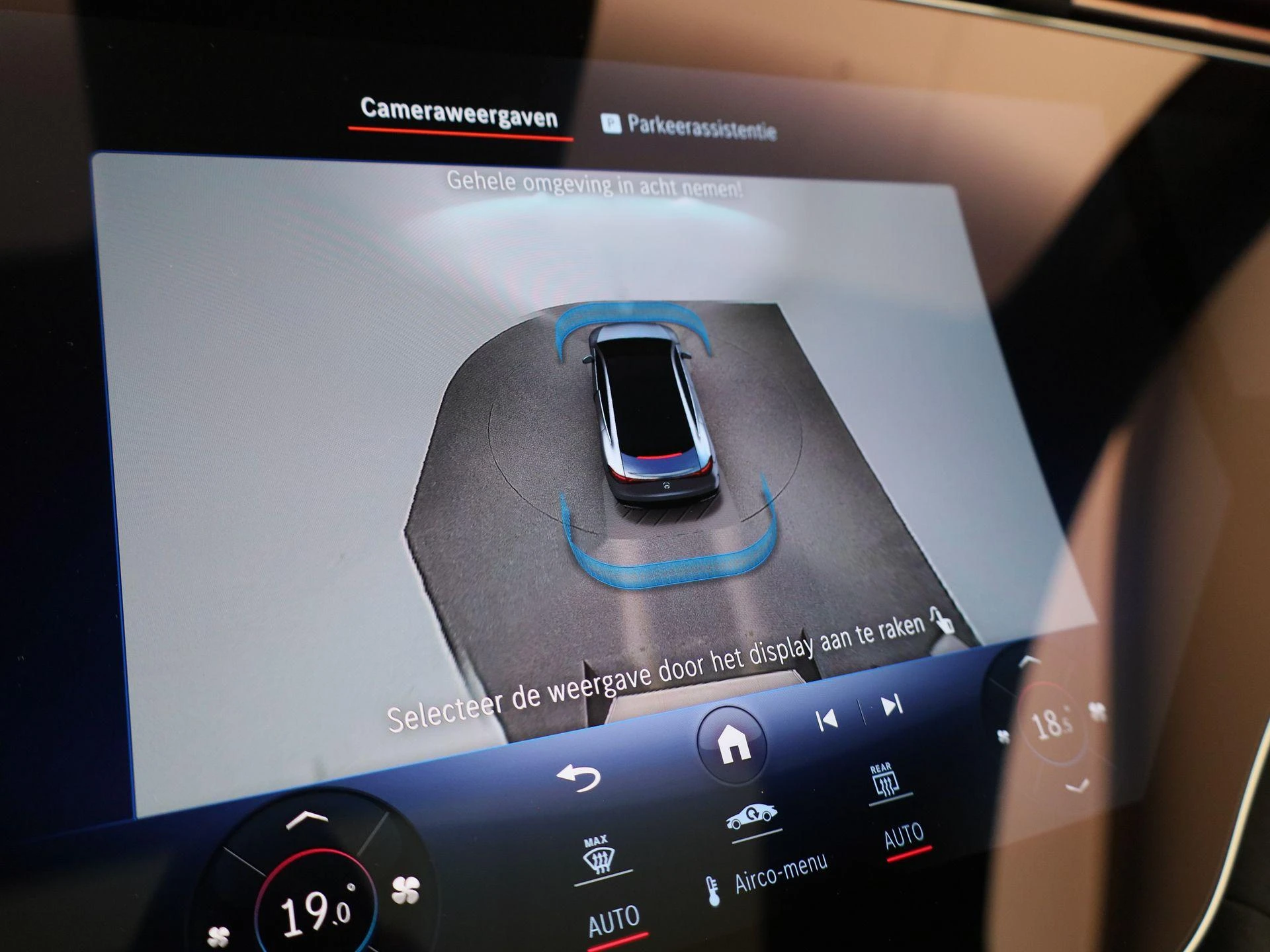 Mercedes-Benz-EQE-image-45