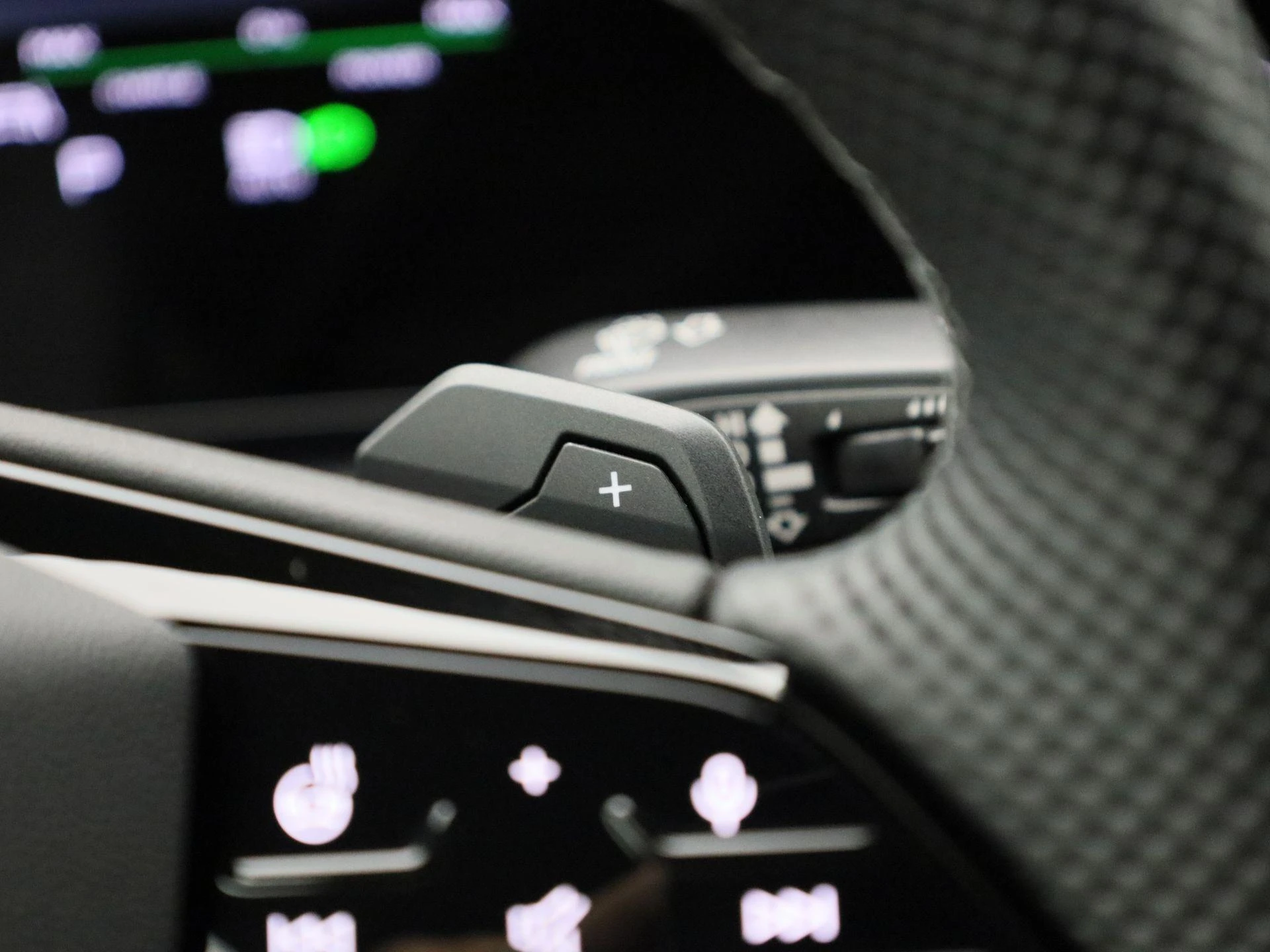 Audi-Q6 e-tron-image-34