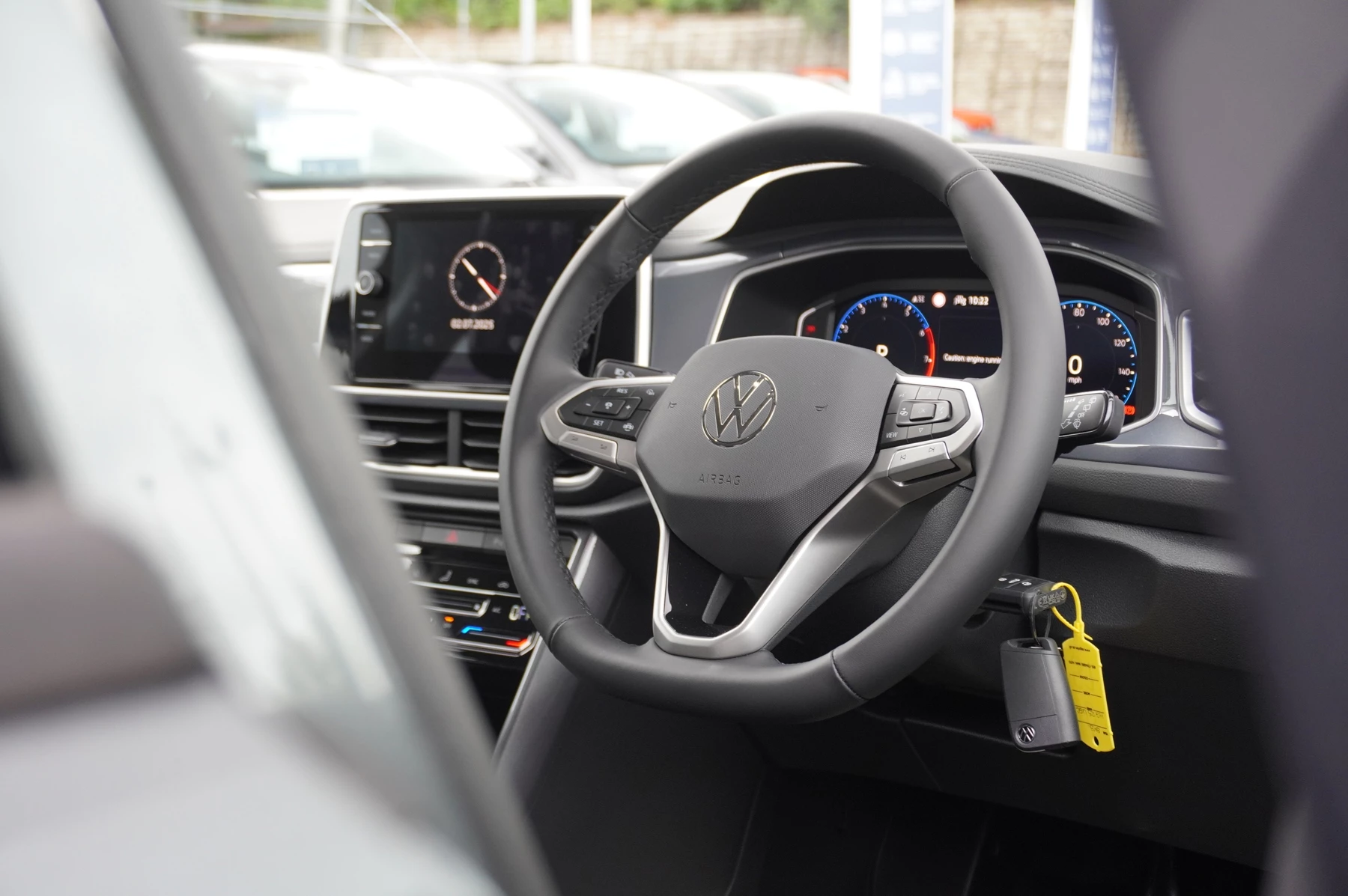 Volkswagen-T-Roc-image-25