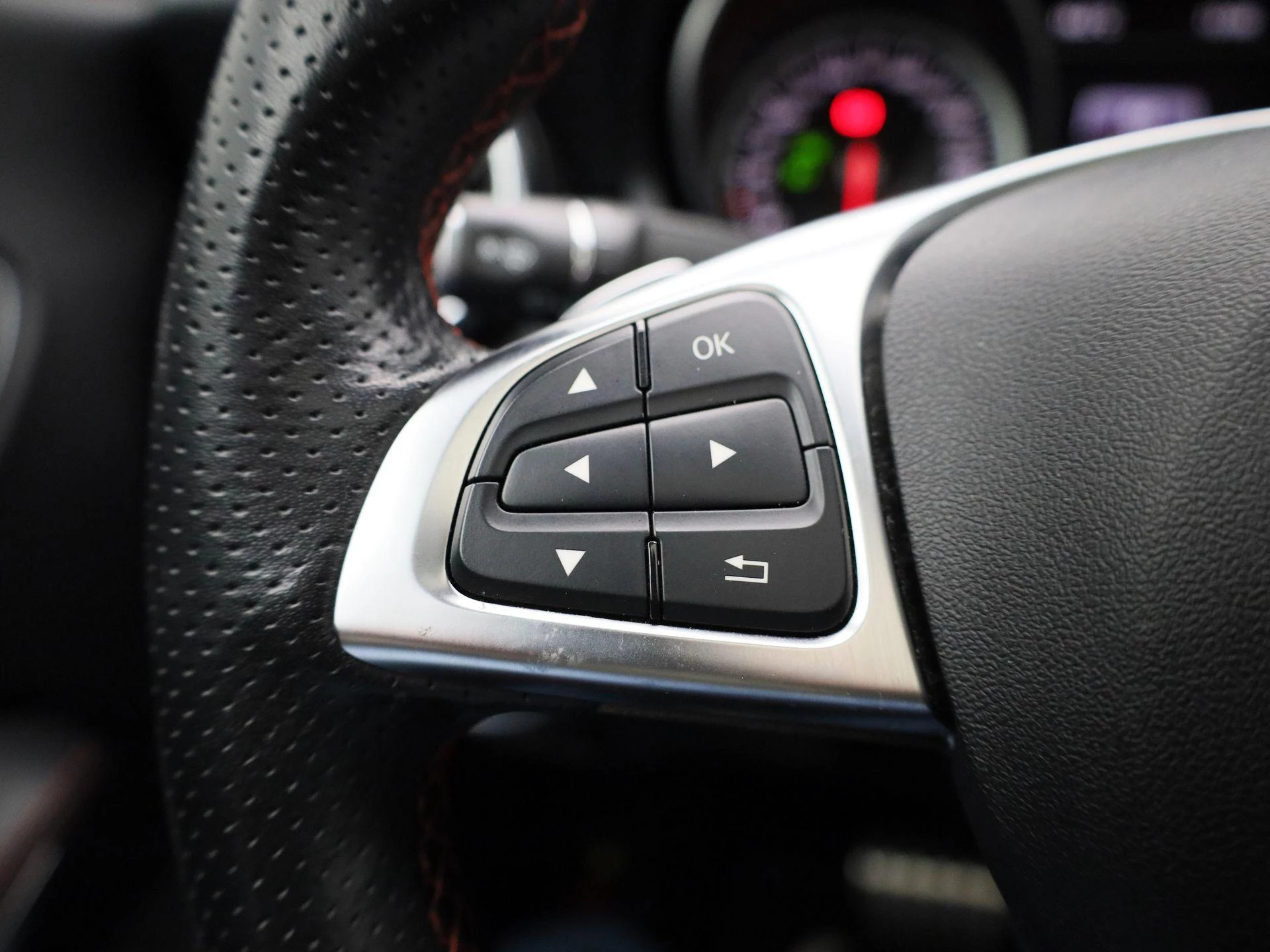 Mercedes-Benz-CLA-image-17