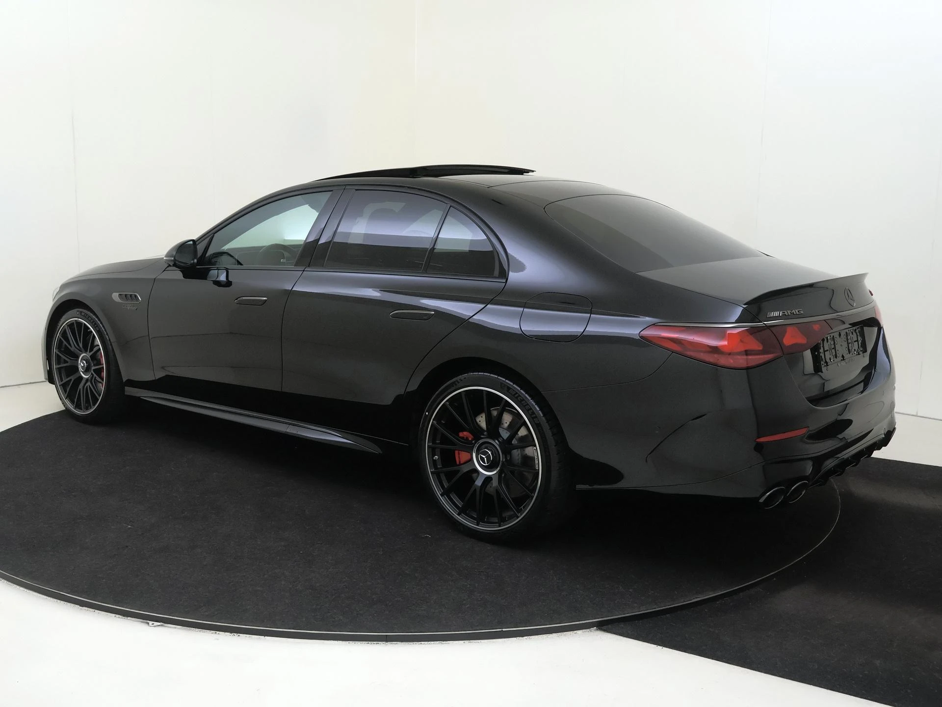 Mercedes-Benz-E-Klasse-image-2