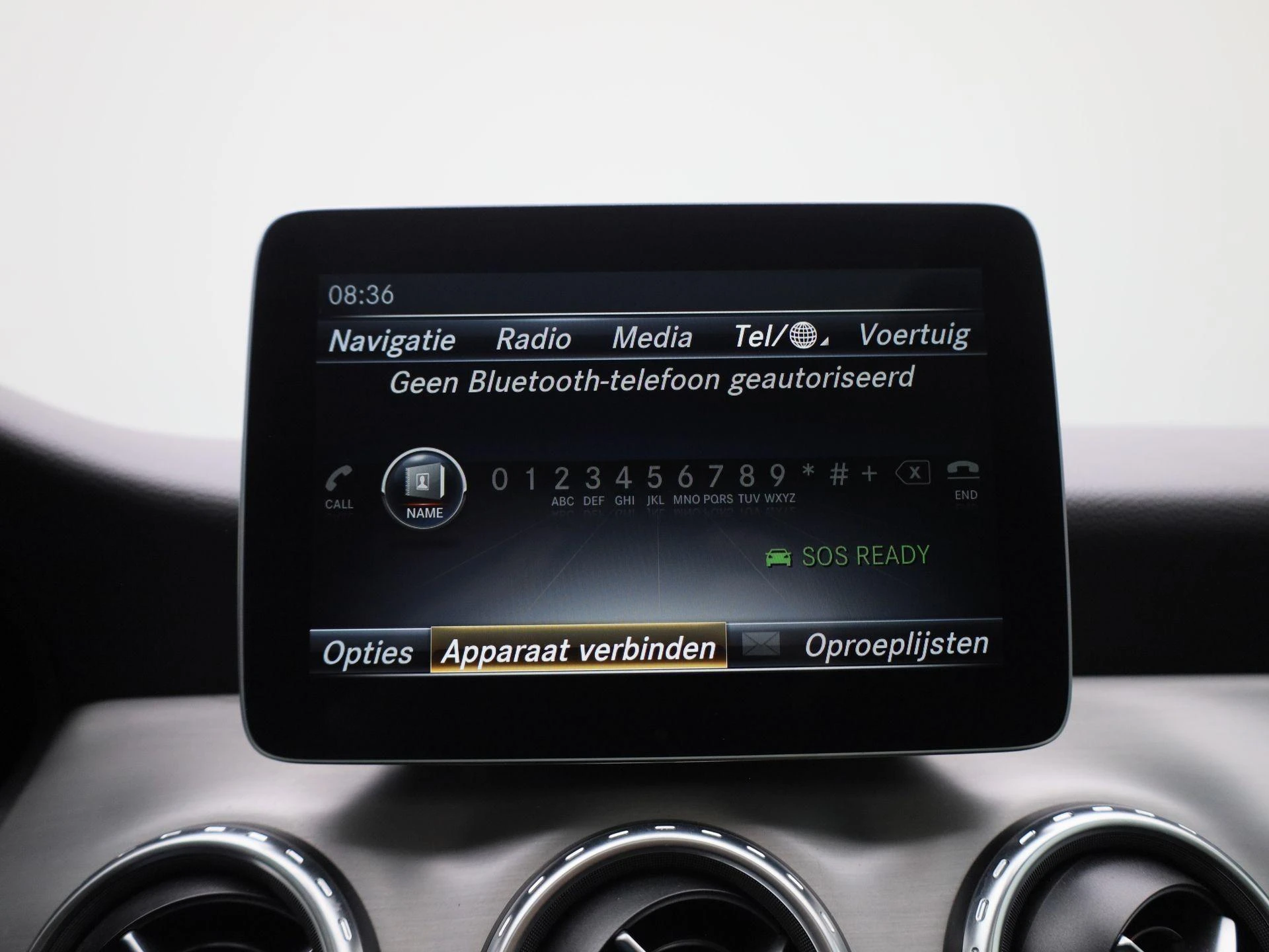 Mercedes-Benz-GLA-image-24