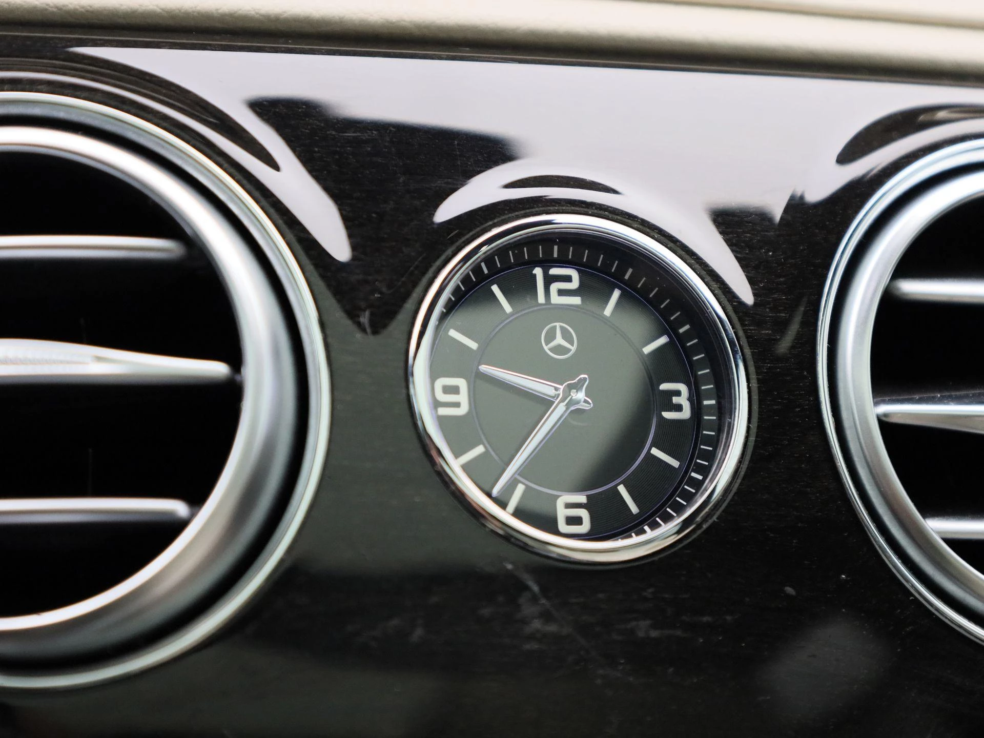 Mercedes-Benz-S-Klasse-image-33