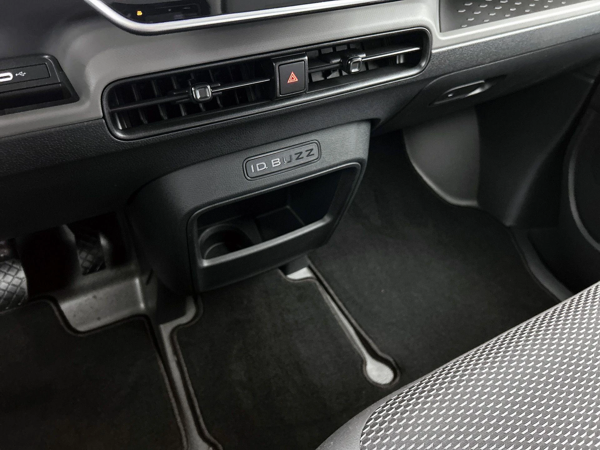 Volkswagen-ID. Buzz Cargo-image-12