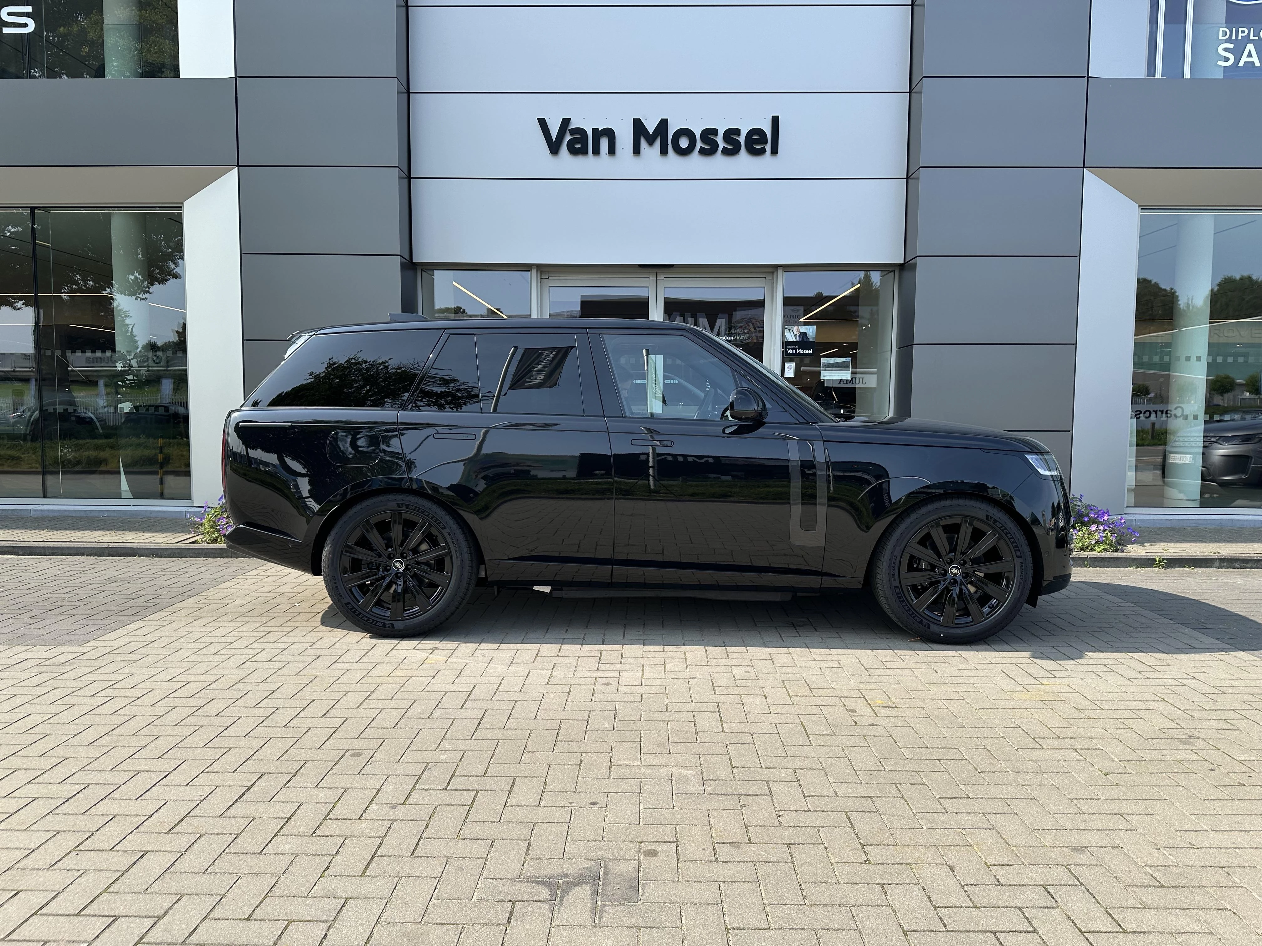 Land Rover-Range Rover-image-3