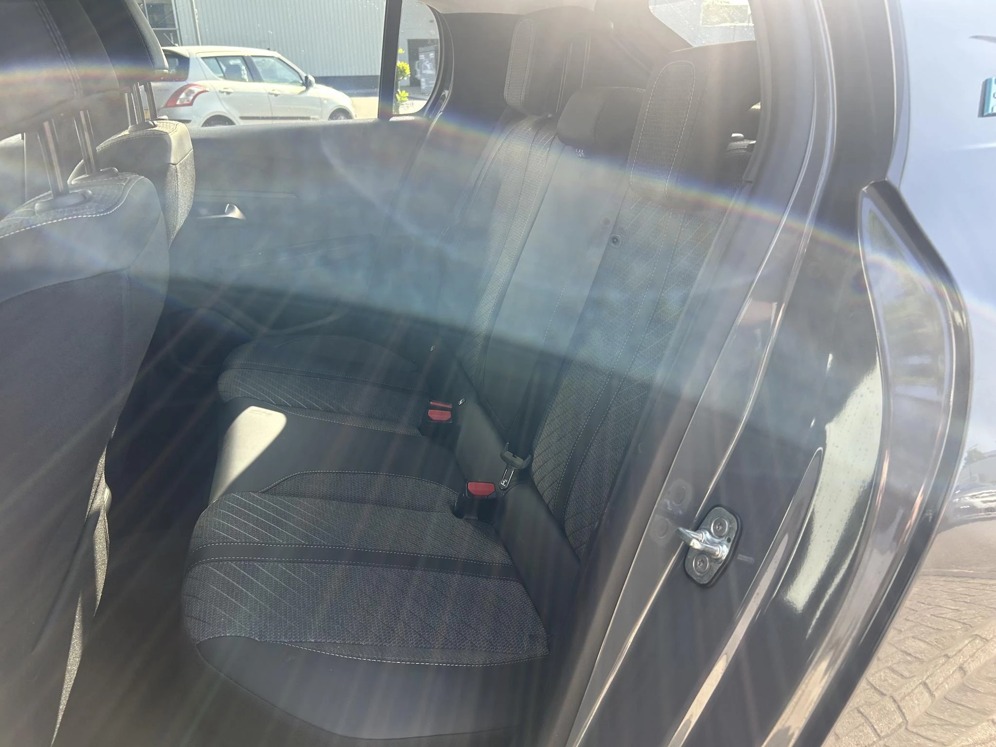 Peugeot-e-208-image-18