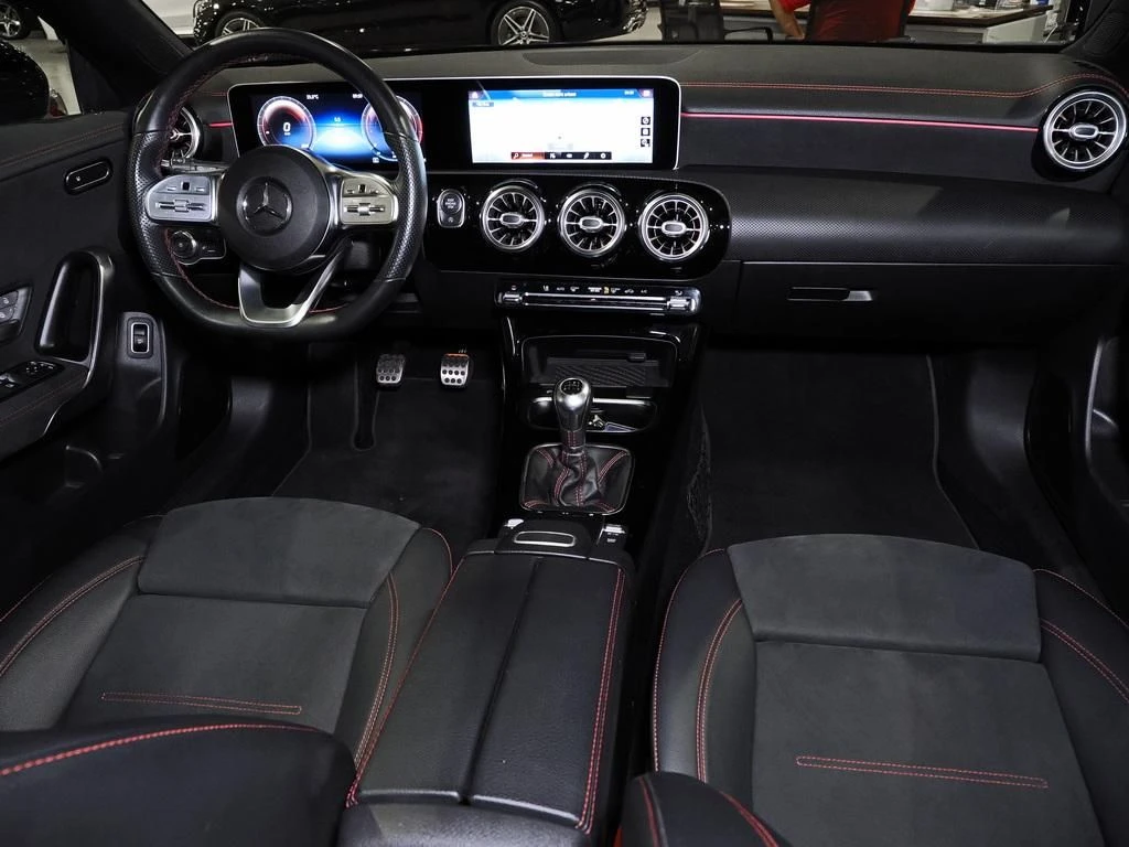 Mercedes-Benz-CLA 200-image-13