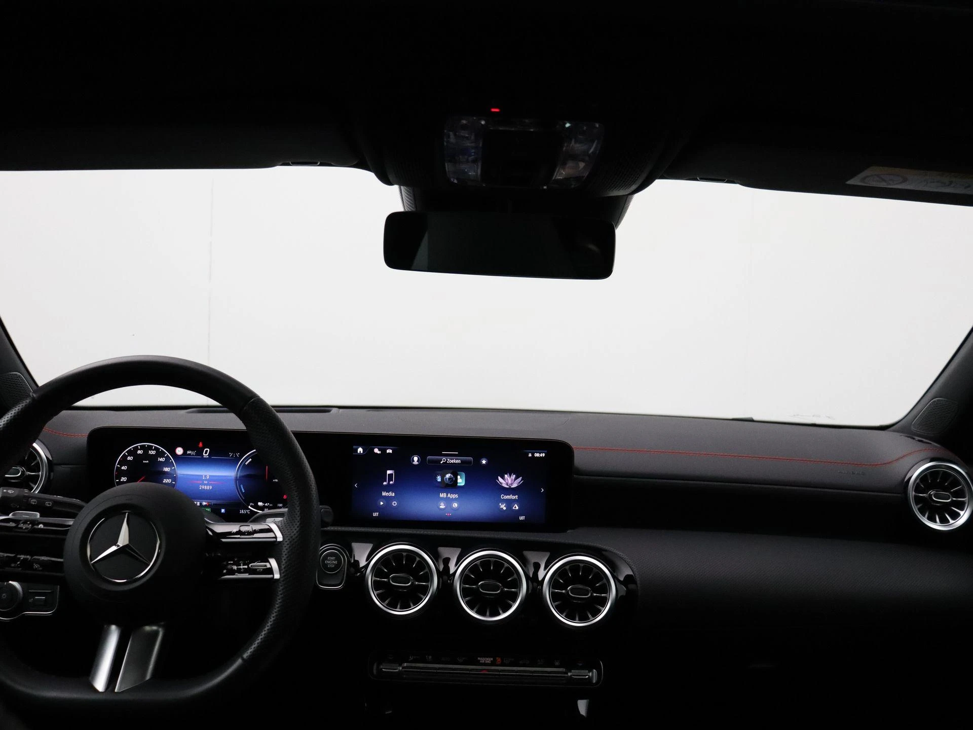 Mercedes-Benz-CLA-image-27