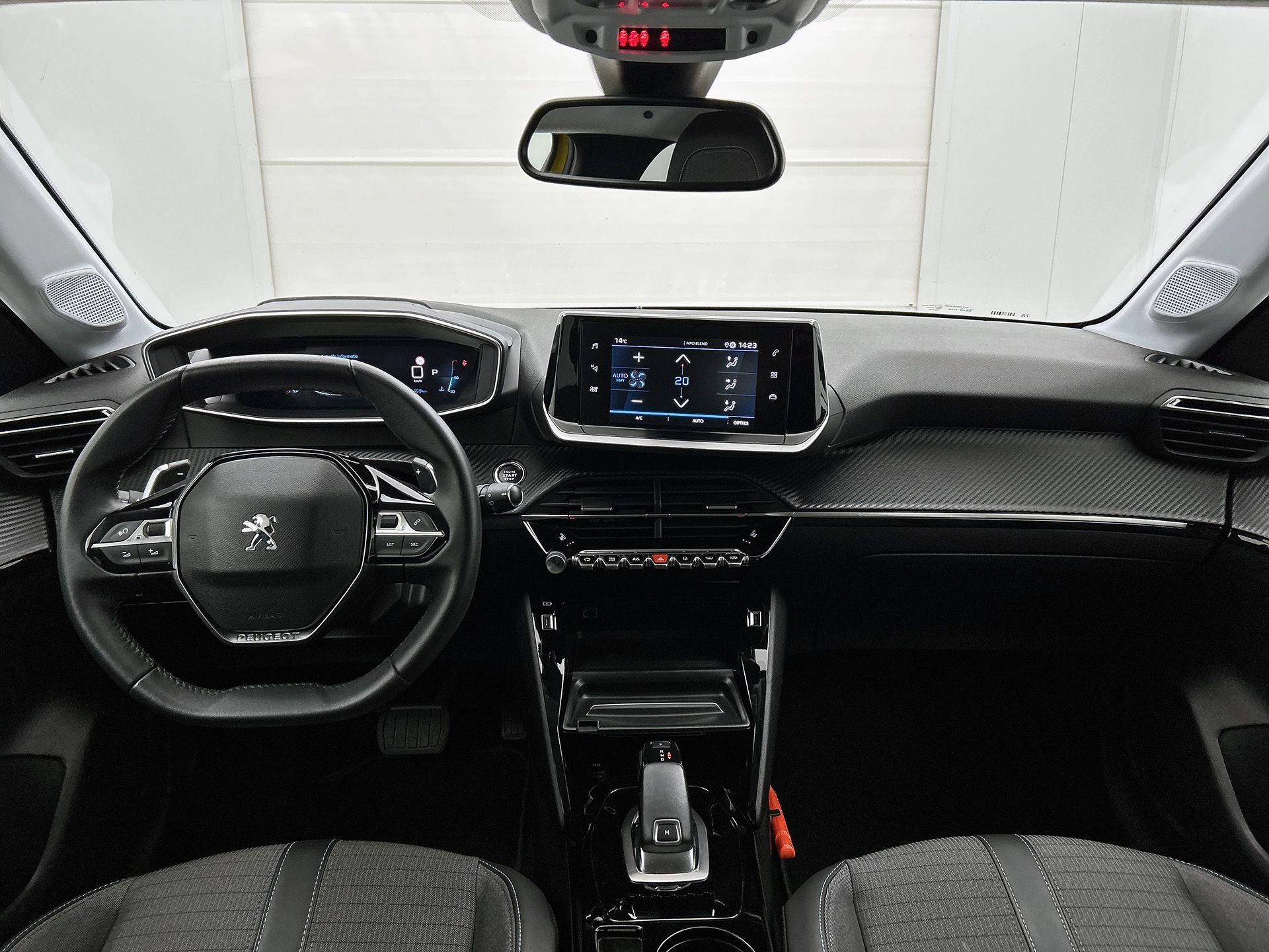 Peugeot-208-image-18