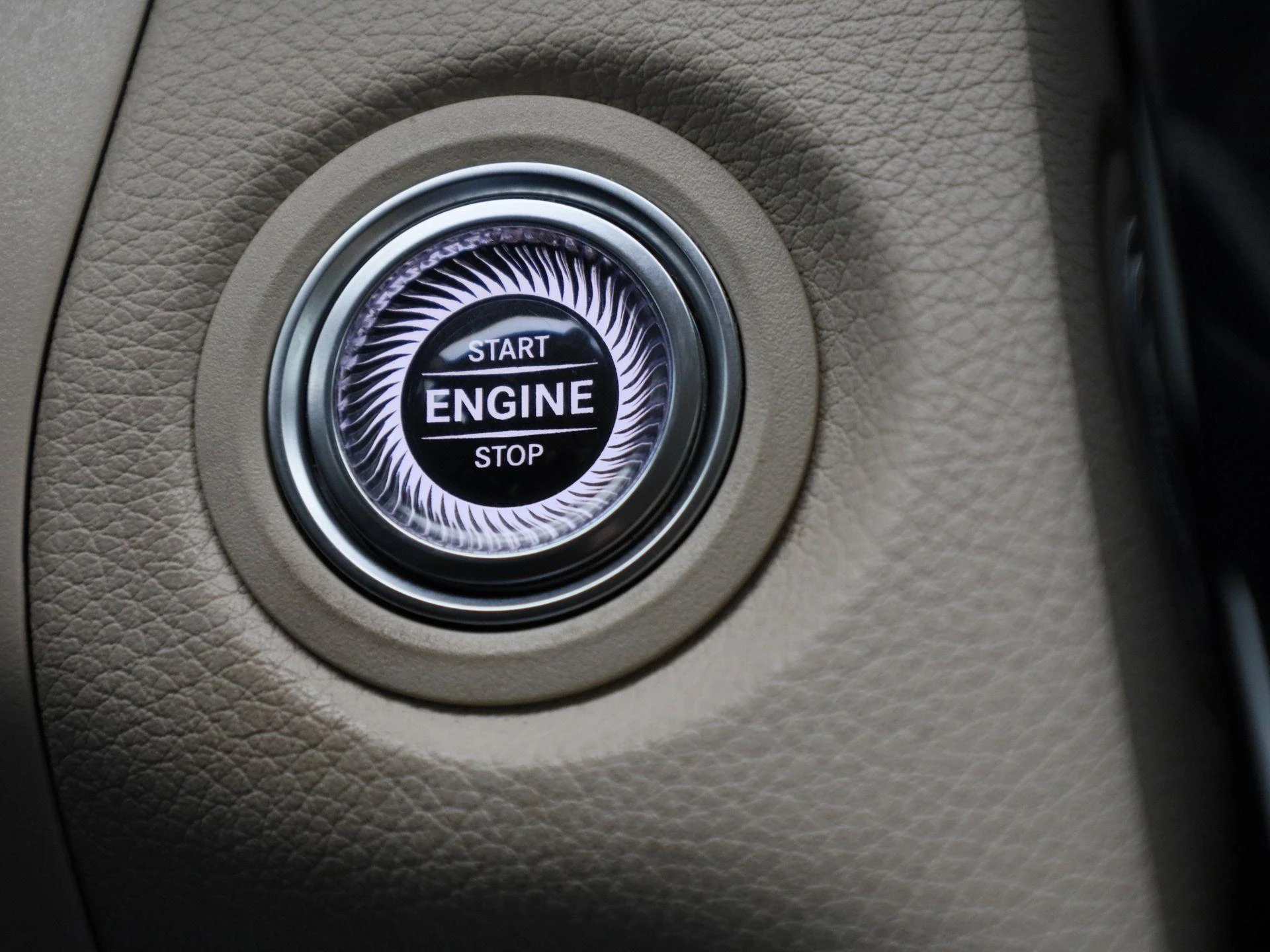 Mercedes-Benz-GLC-image-23
