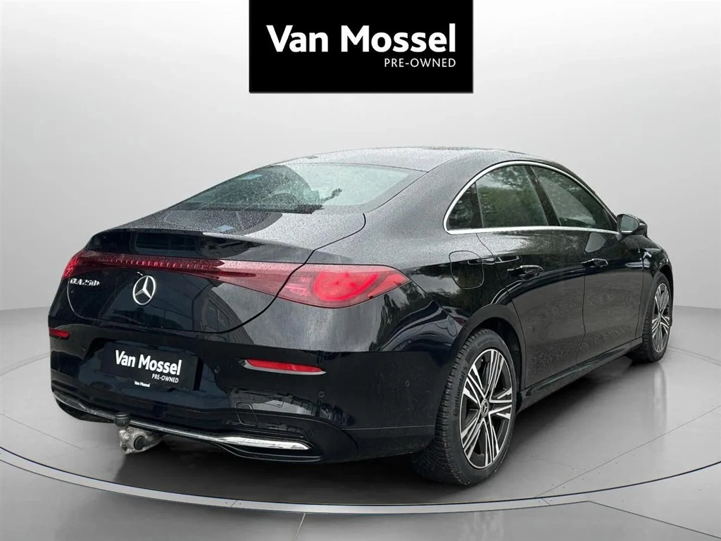 Mercedes-Benz-CLA-image-4