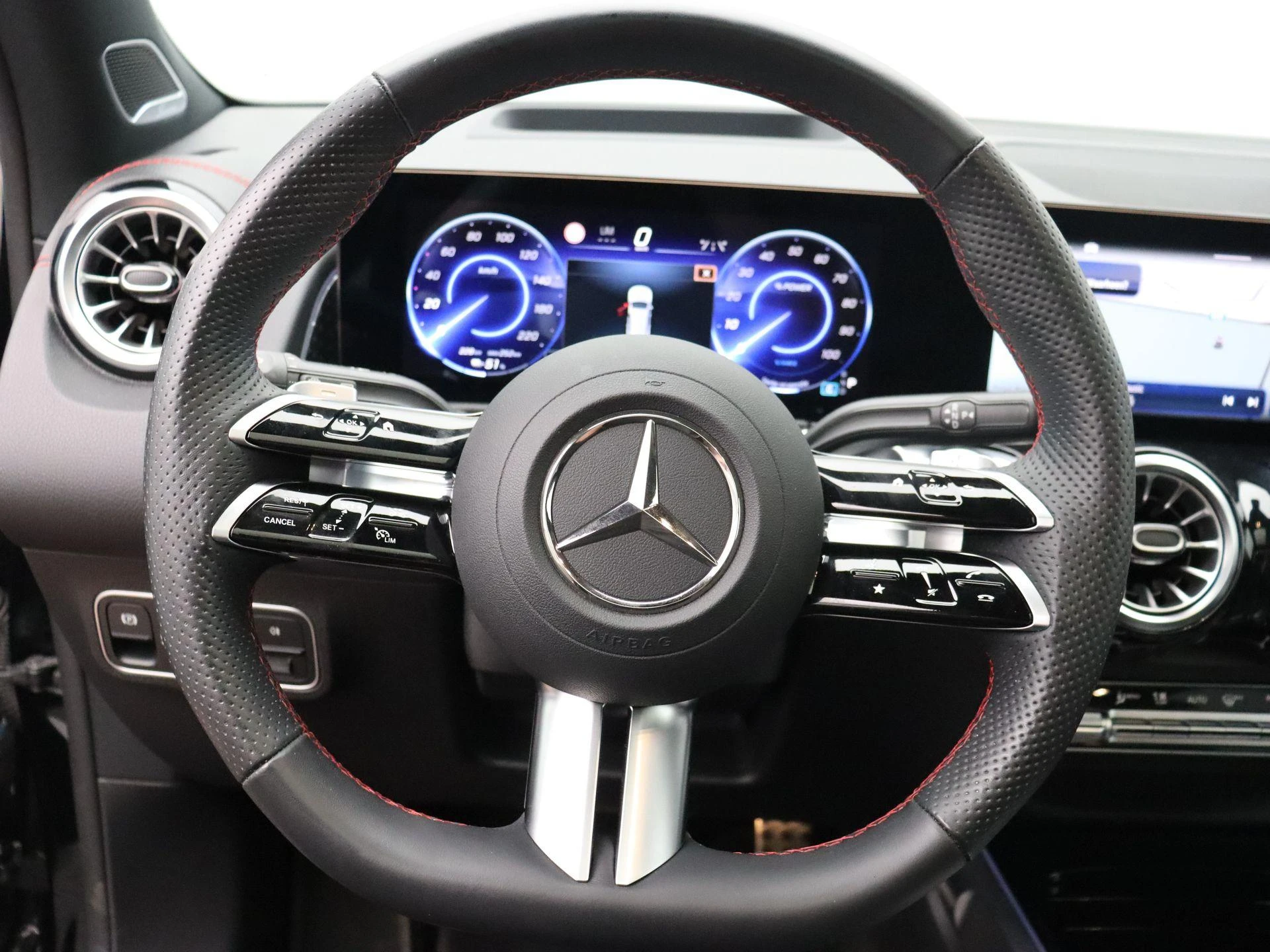 Mercedes-Benz EQB 250+ Star Edition + BURMESTER + HEAD UP + PANORAMISCH DAK +