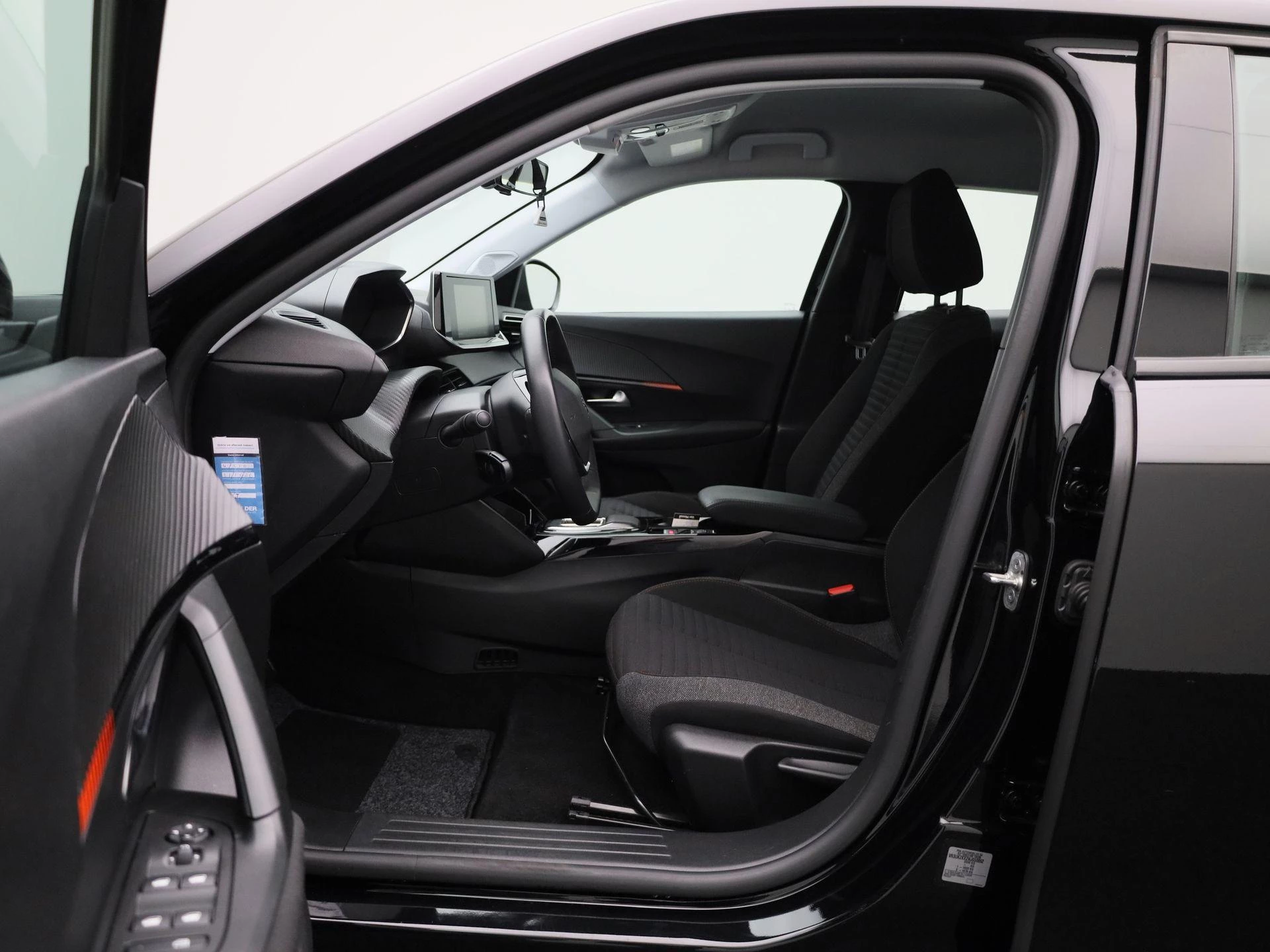 Peugeot e-2008 EV Active 50 kWh