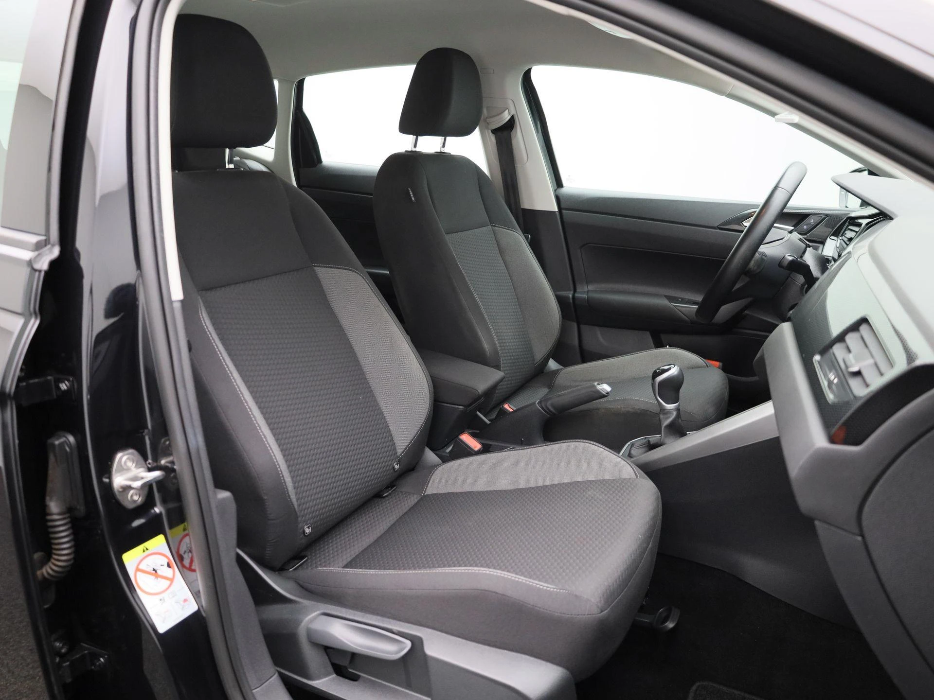Volkswagen-Polo-image-27