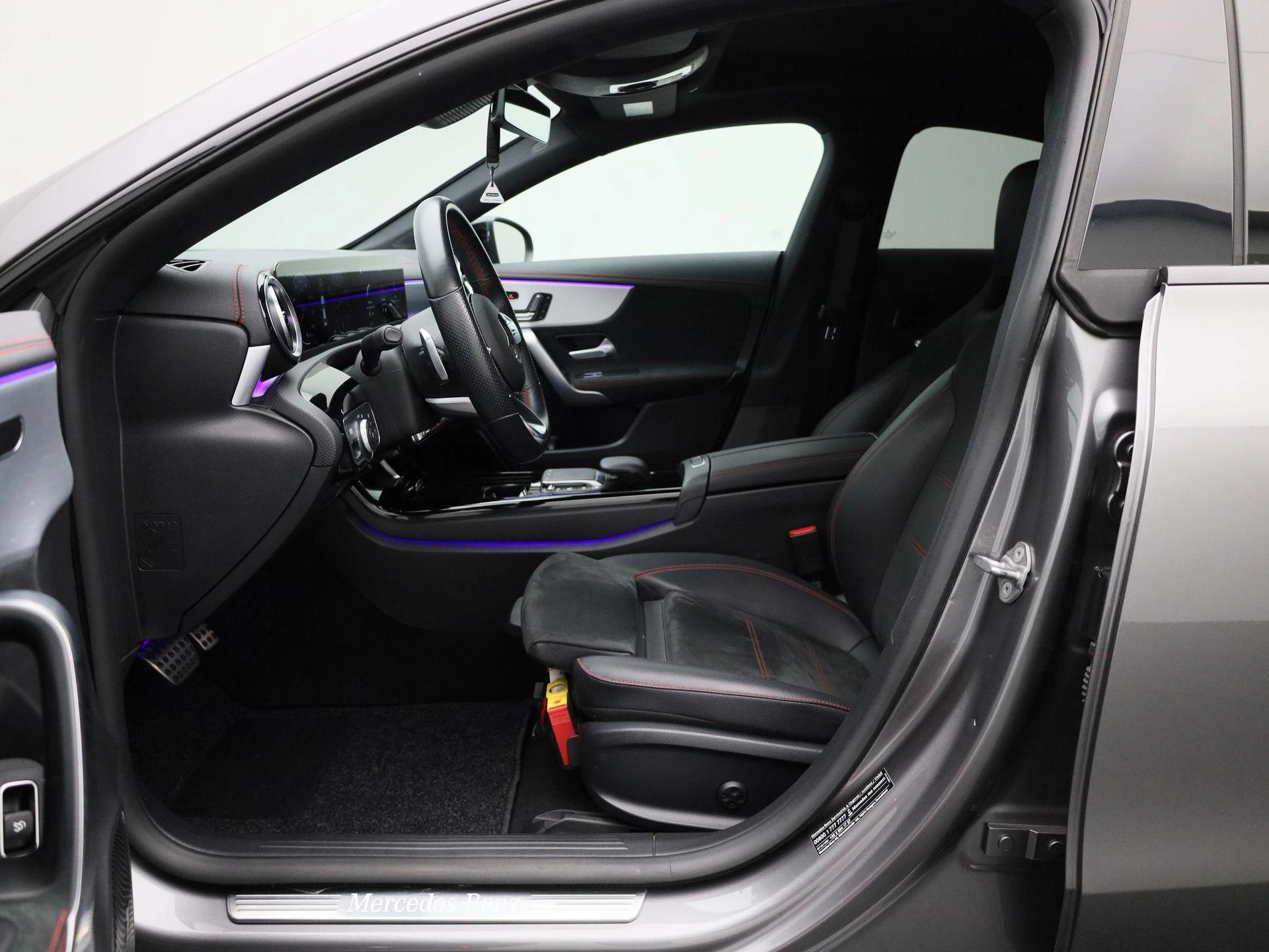 Mercedes-Benz-CLA-image-8