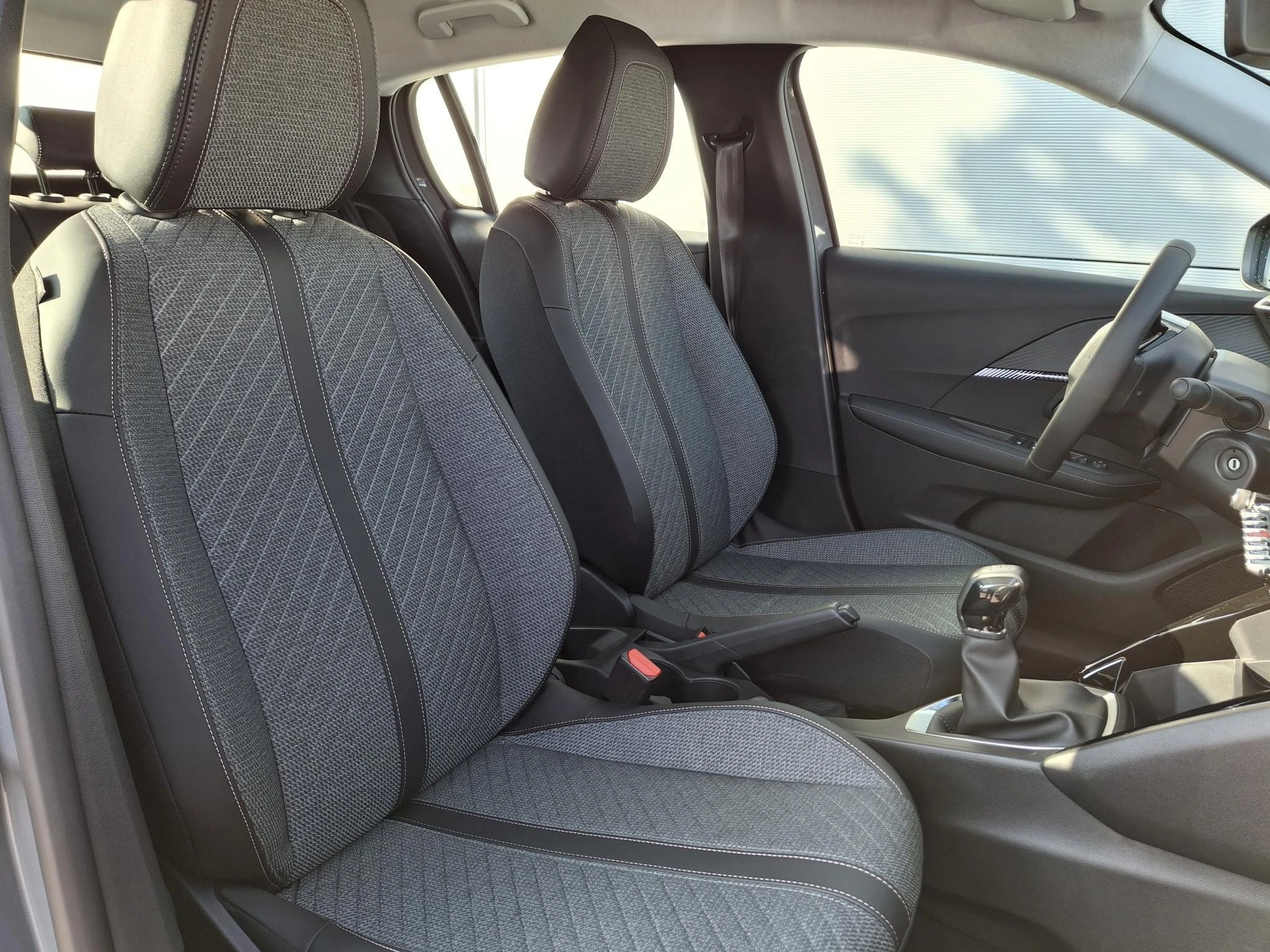 Peugeot-208-image-15