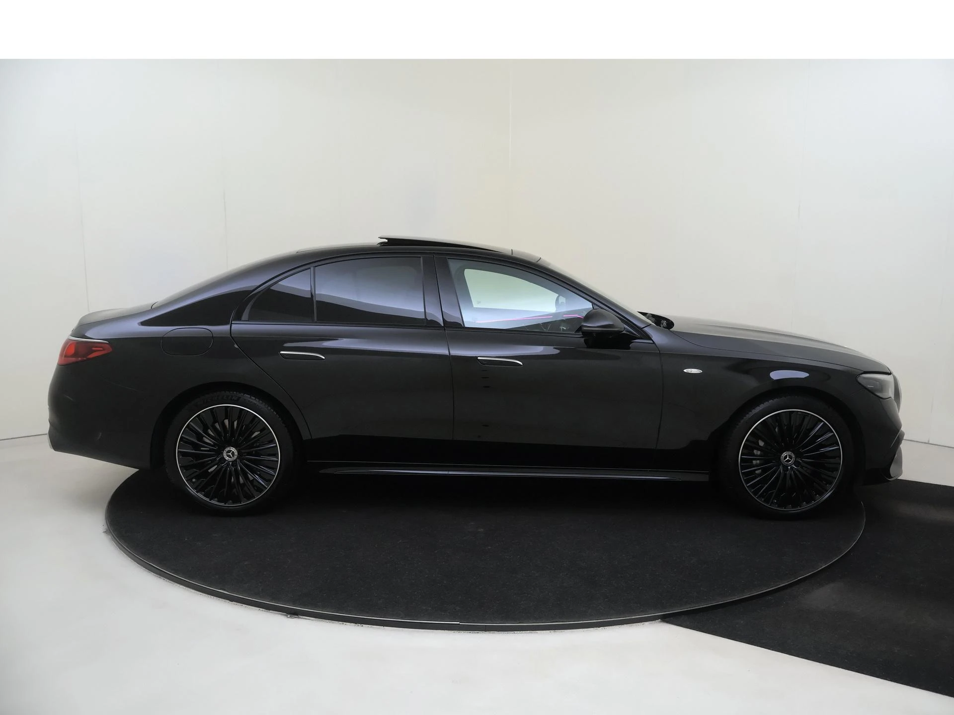 Mercedes-Benz-E-Klasse-image-8