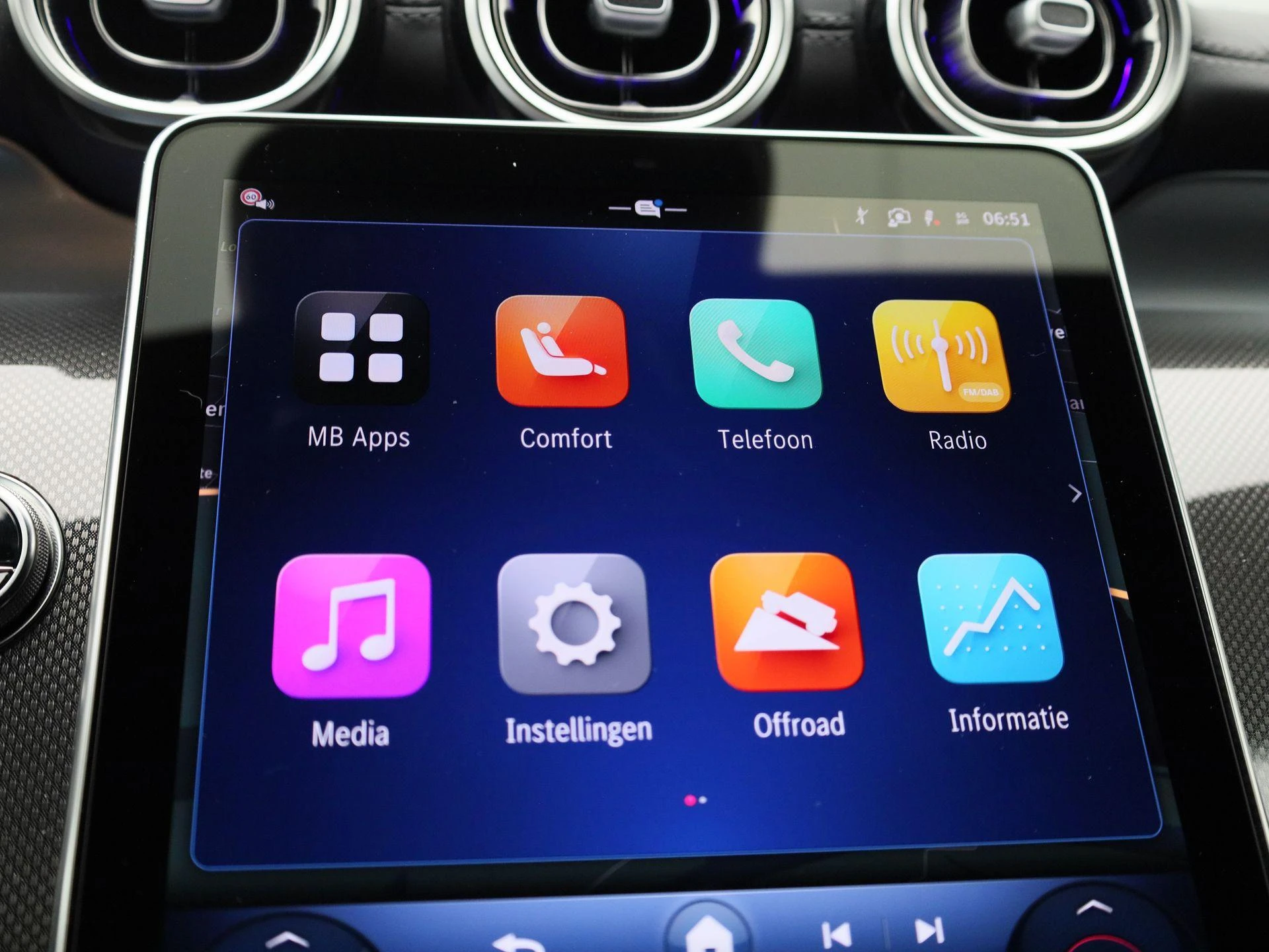 Mercedes-Benz-GLC-image-19