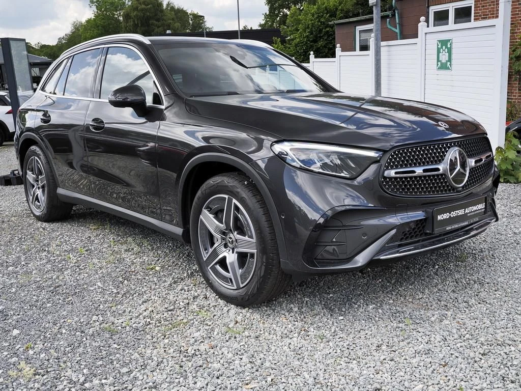 Mercedes-Benz-GLC 300 d-image-4