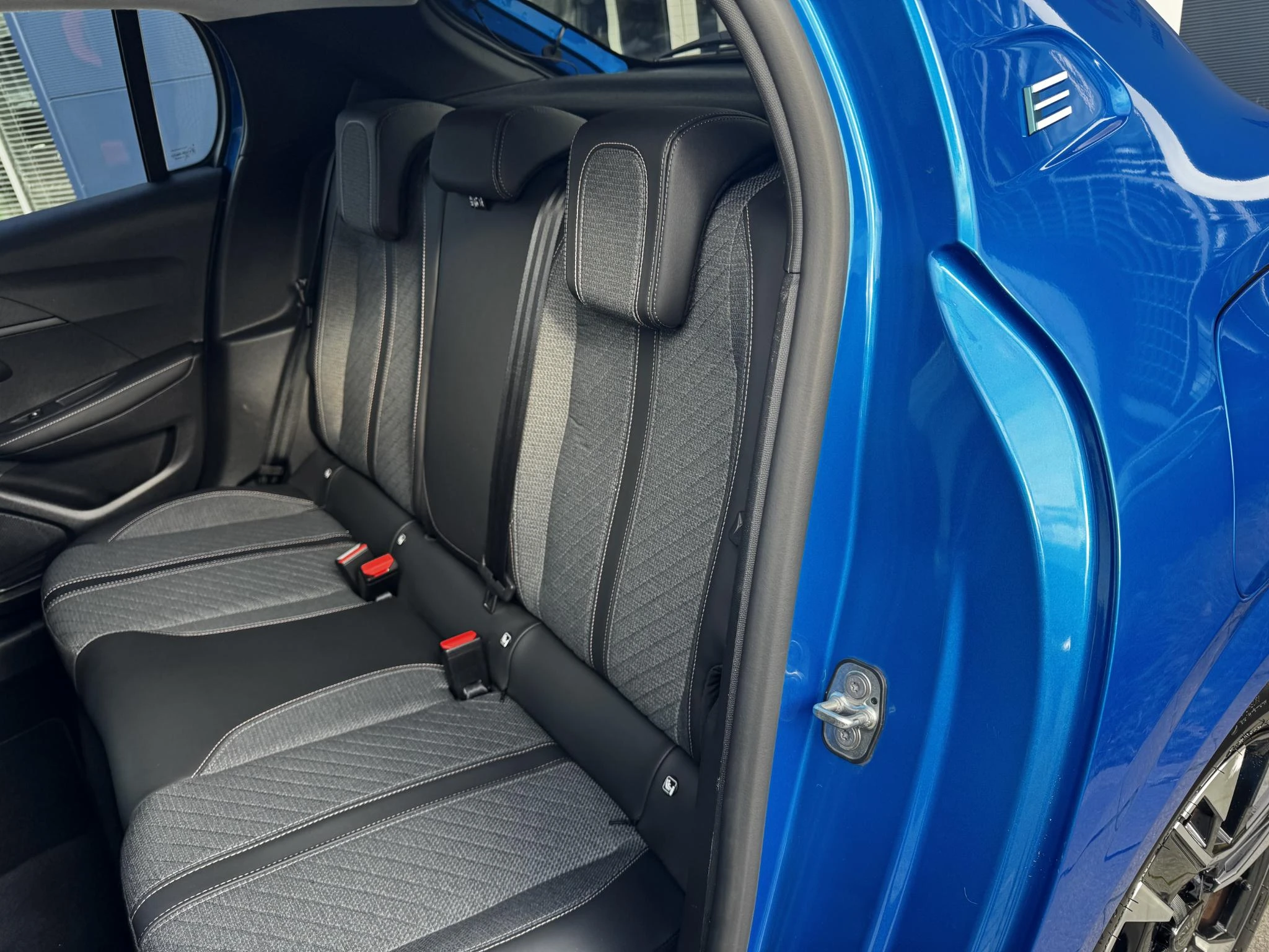 Peugeot-e-208-image-21