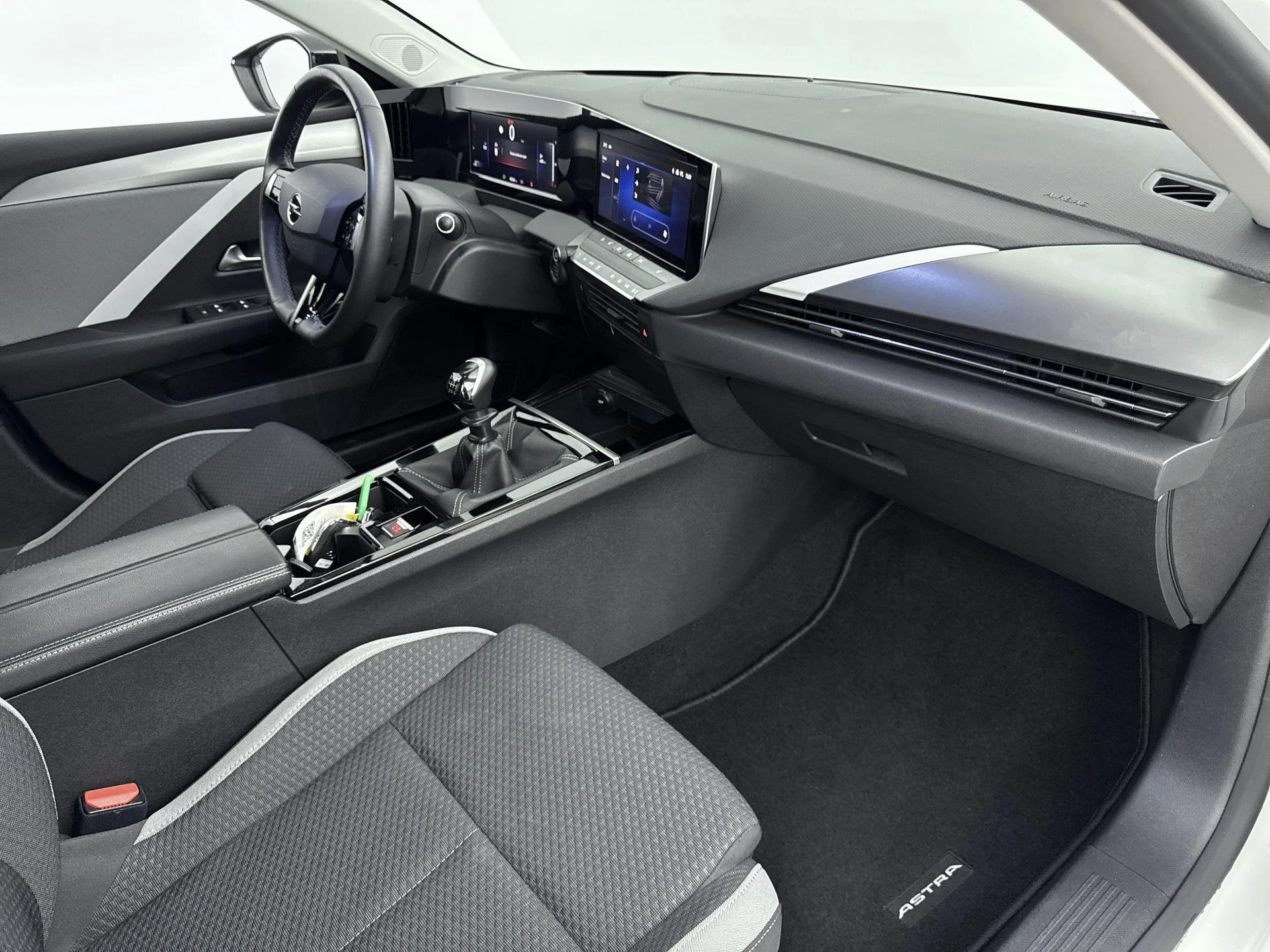 Opel-Astra-image-16