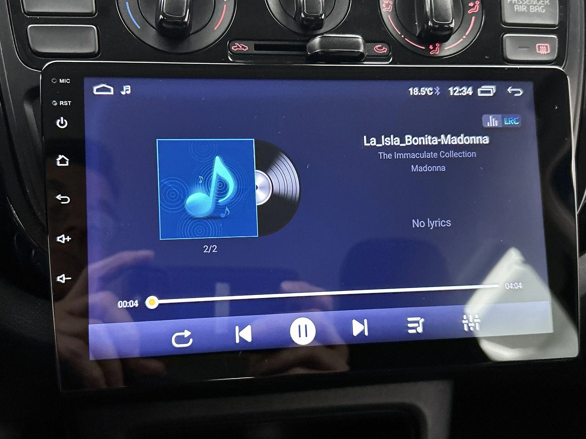 Volkswagen-up!-image-5