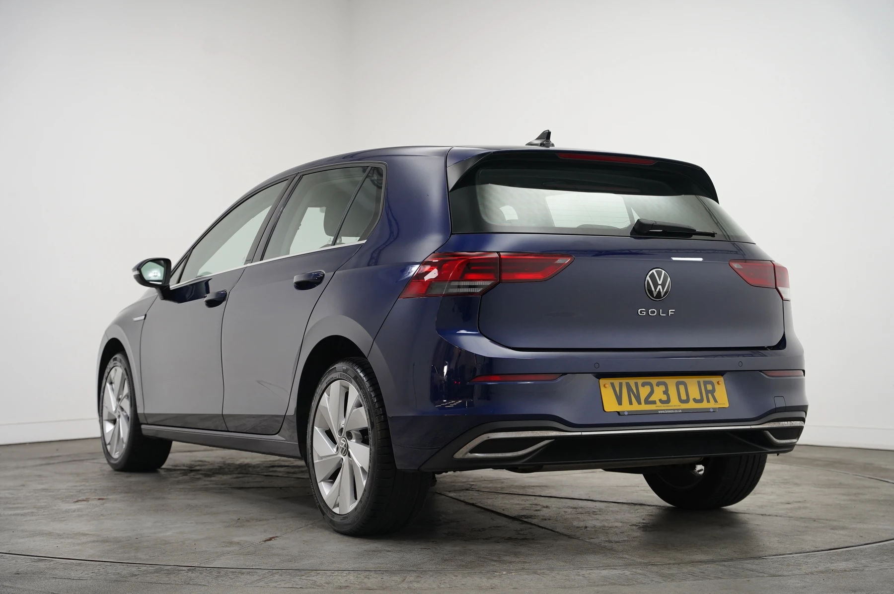 Volkswagen-Golf-image-2