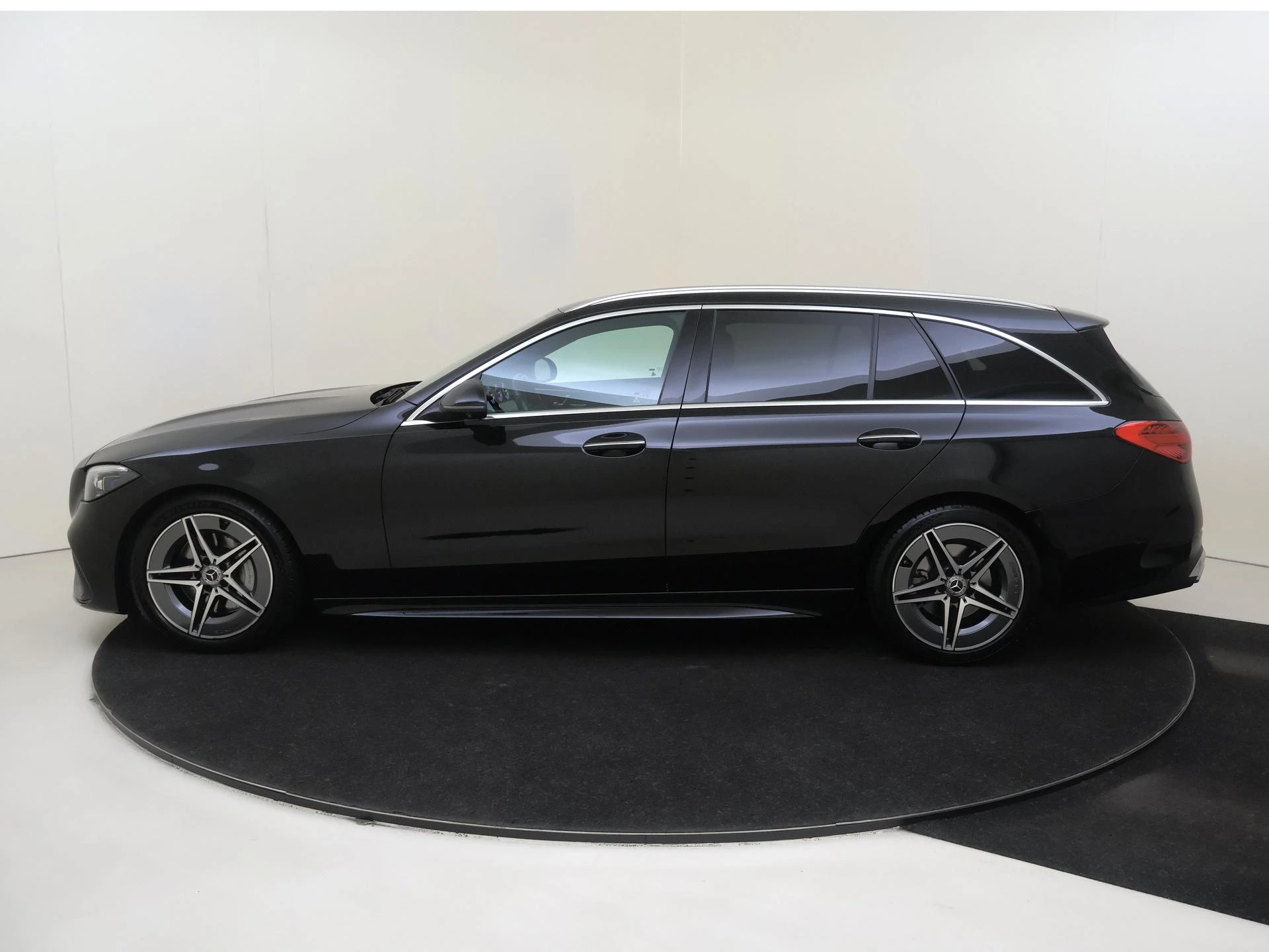 Mercedes-Benz-C-Klasse-image-8