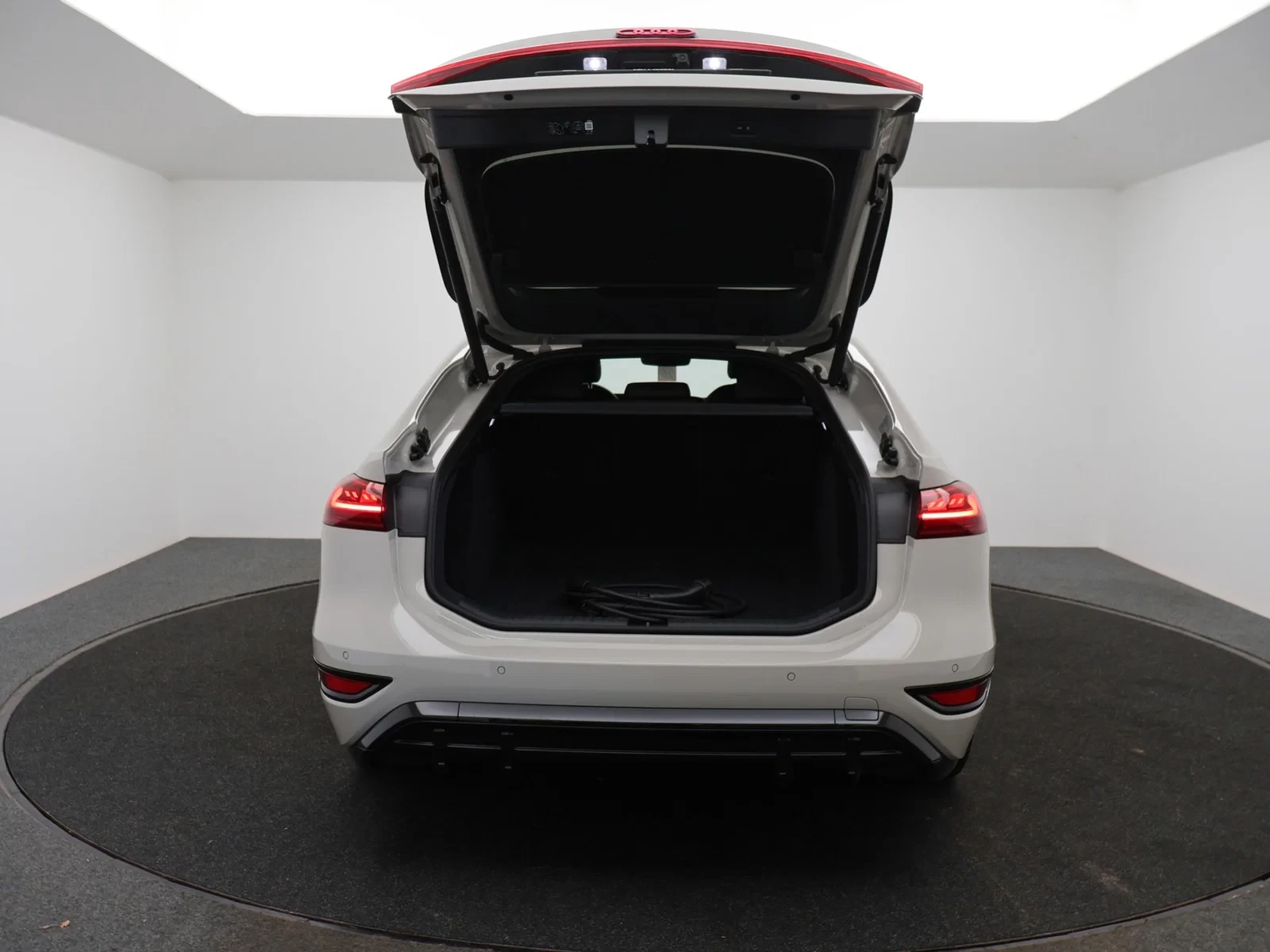 Audi A6 Sportback e-tron Sportback e-Tron 100 kWh Performance S line *APP CONNECT*BLTH*CRUISE*BRUIN LEDER*B&O SOUND*ZETELVERW