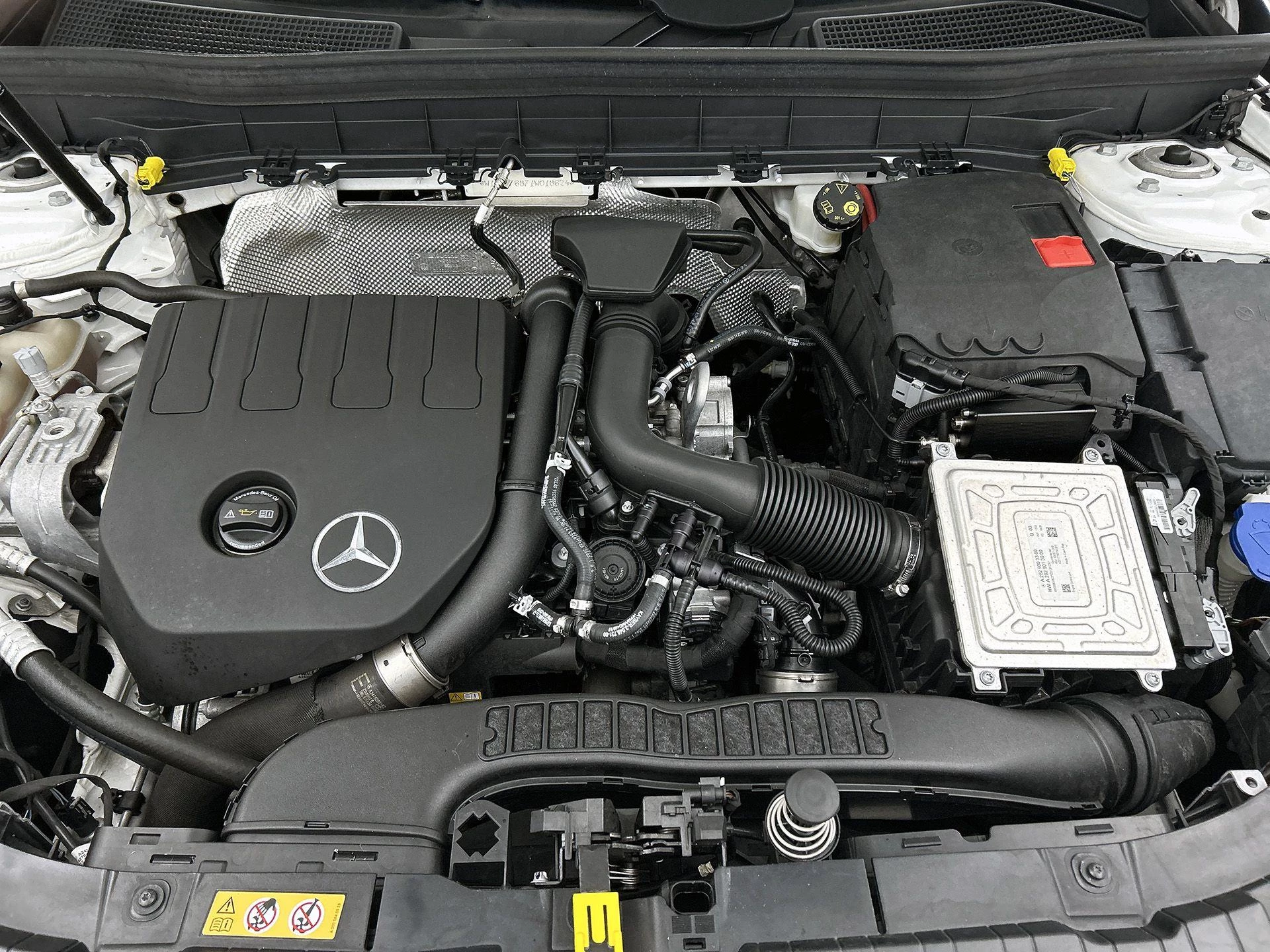 Mercedes-Benz-GLB-image-39