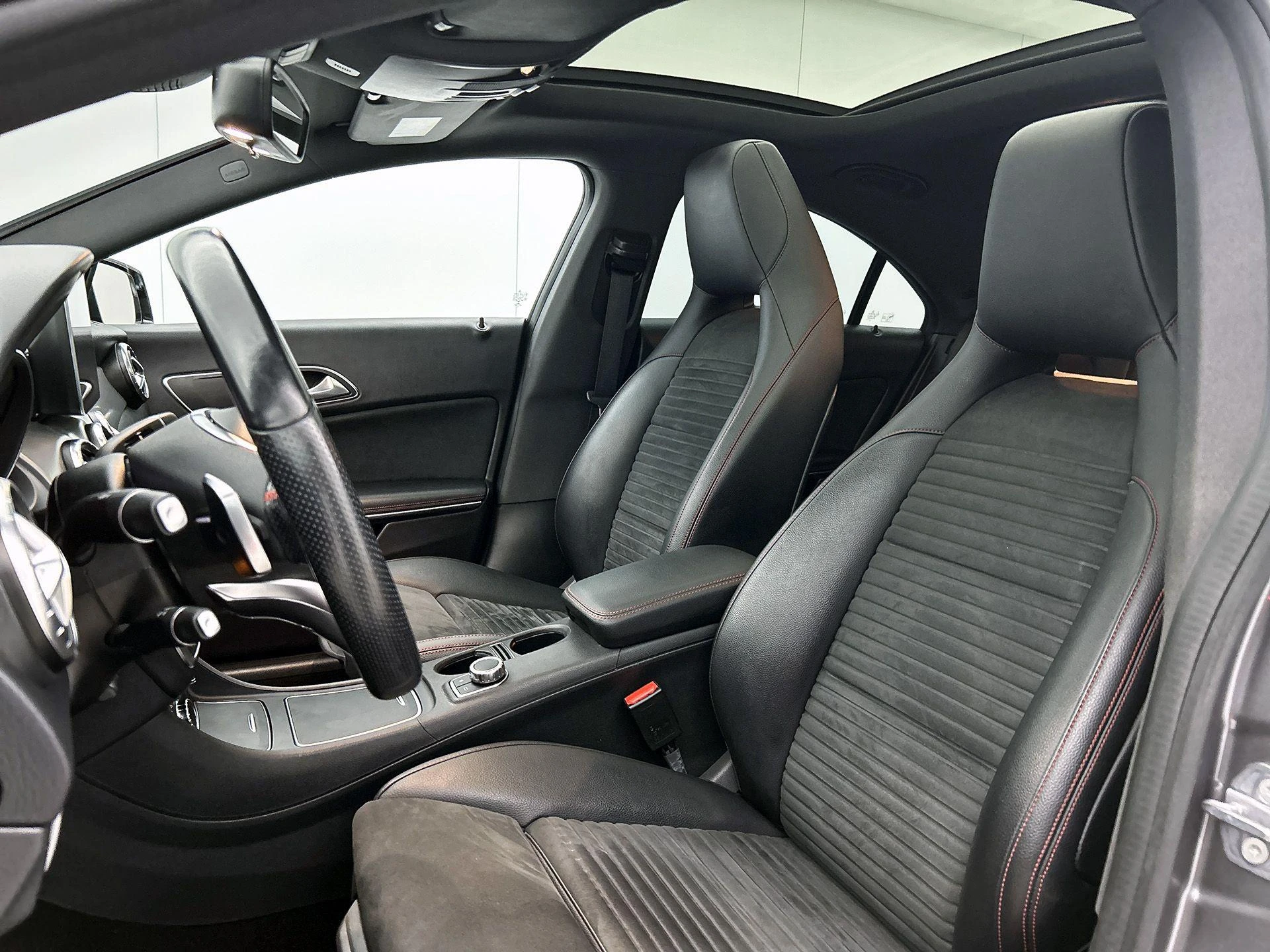 Mercedes-Benz-CLA-image-32