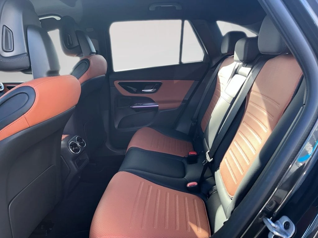 Mercedes-Benz-GLC 300 d-image-9