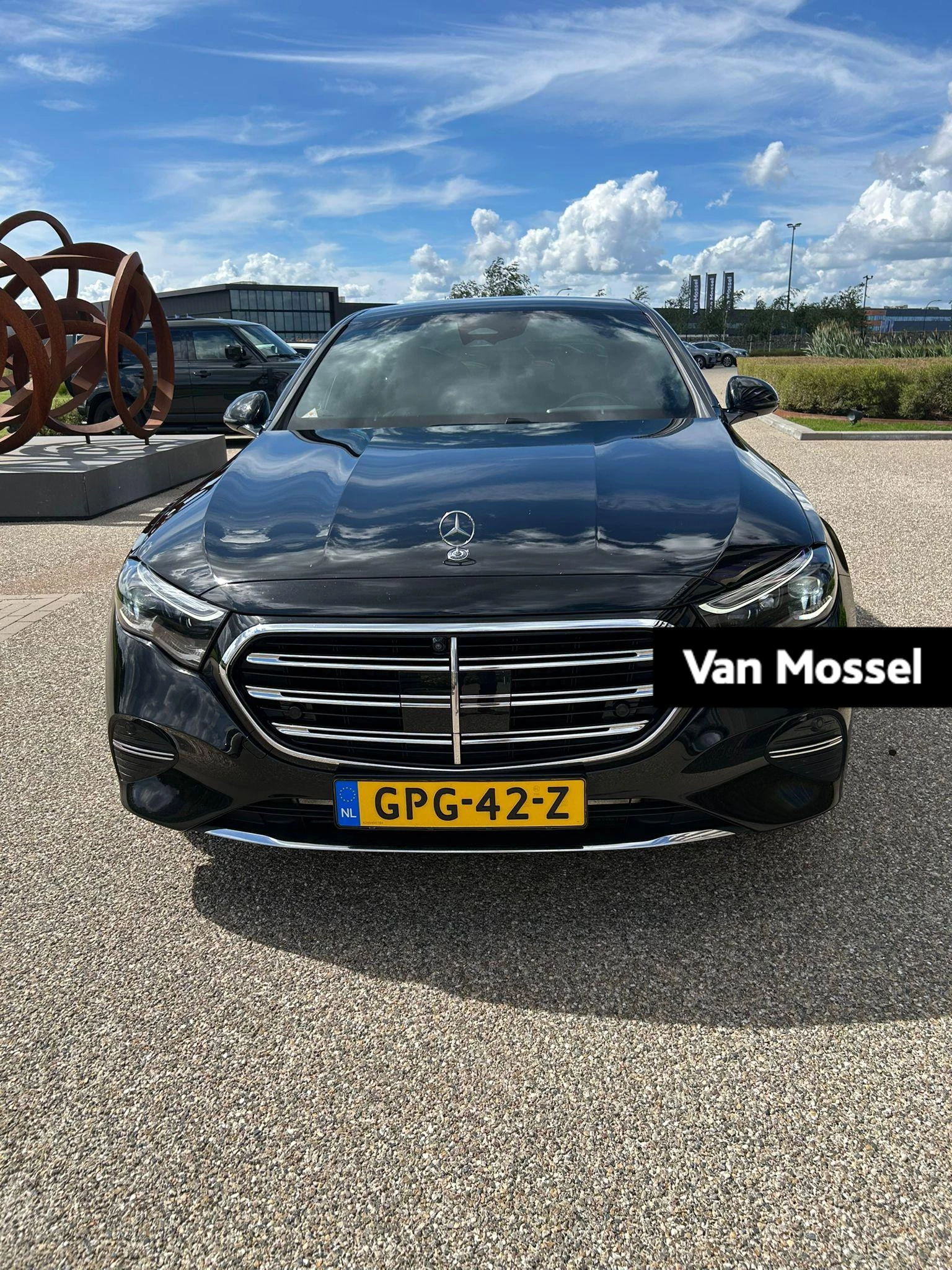 Mercedes-Benz-E-Klasse-image-0