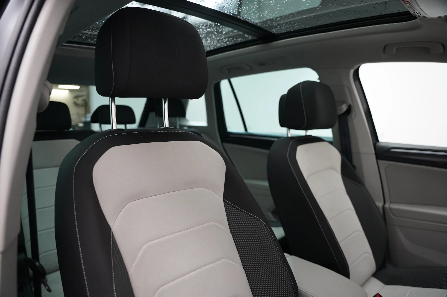 Volkswagen-Tiguan-image-9