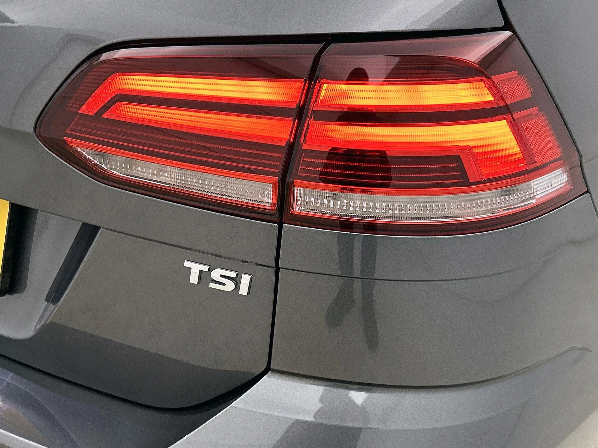 Volkswagen-Golf-image-26