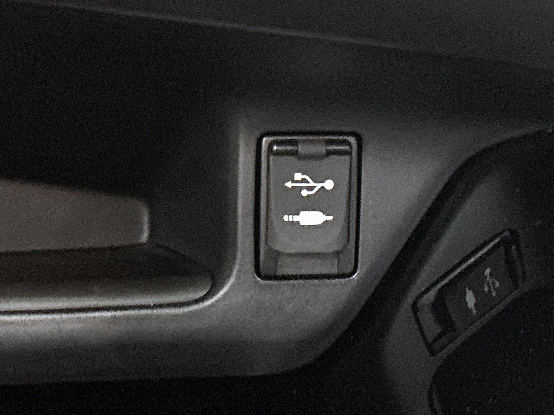 Toyota-C-HR-image-38
