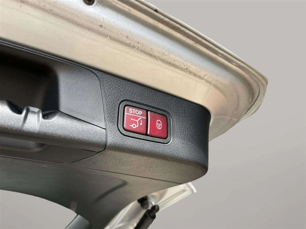 Mercedes-Benz-EQB-image-23
