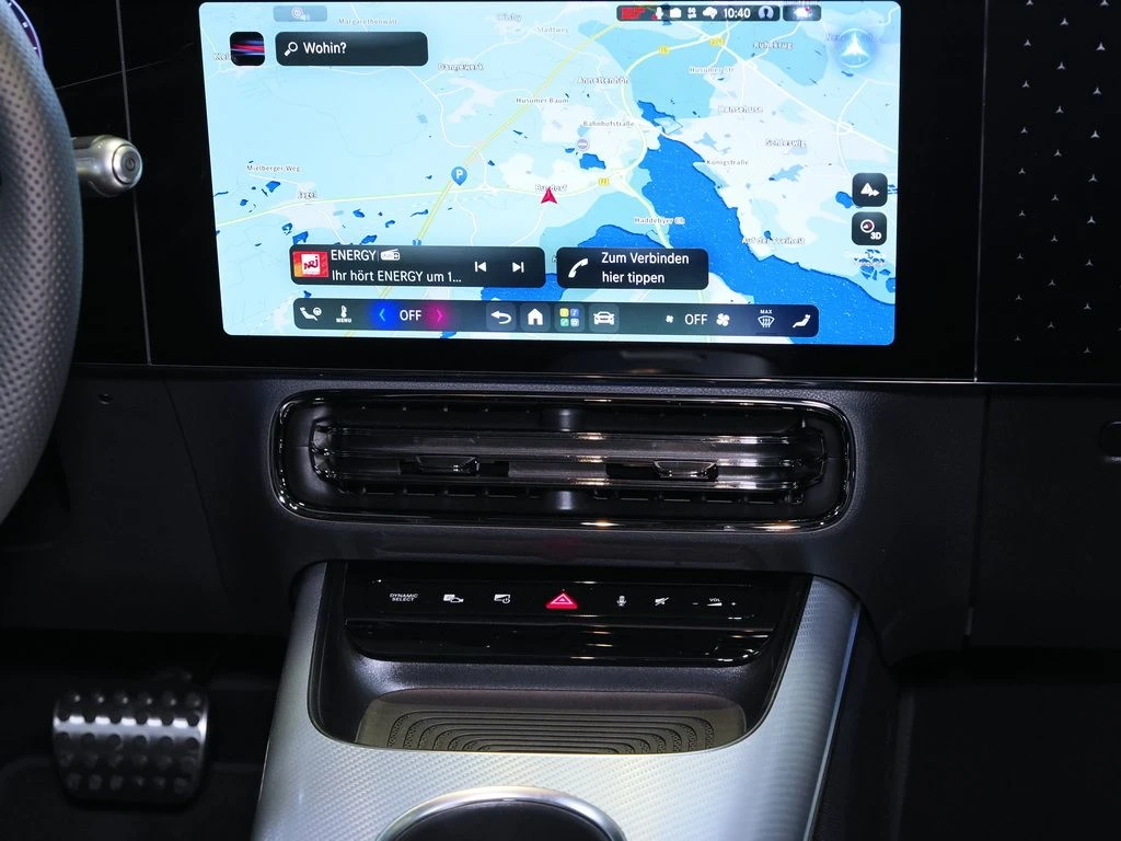 Mercedes-Benz-GLB 200-image-9