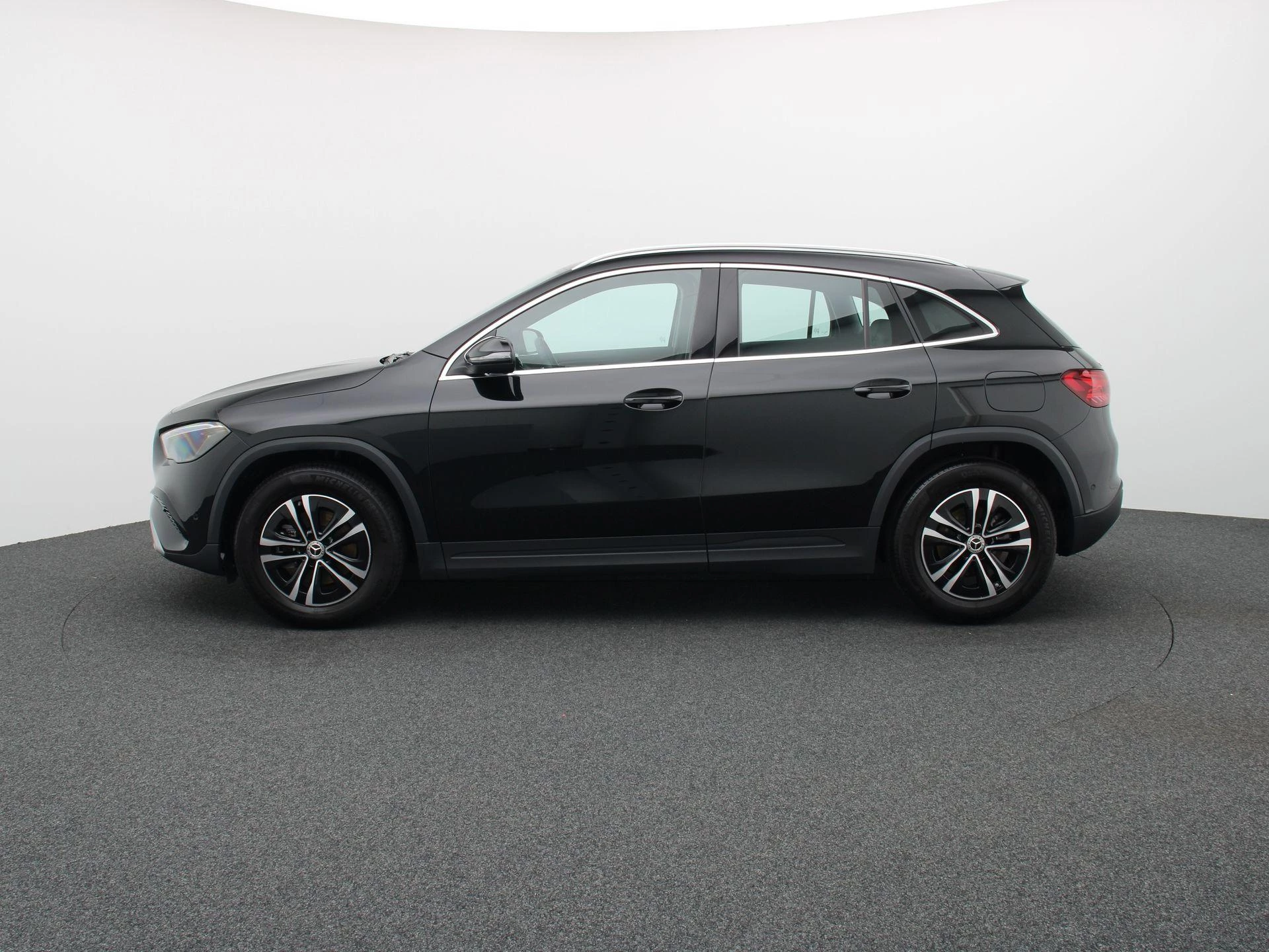 Mercedes-Benz GLA 180 Business Line + TREKHAAK + CAMERA + SENSOREN +