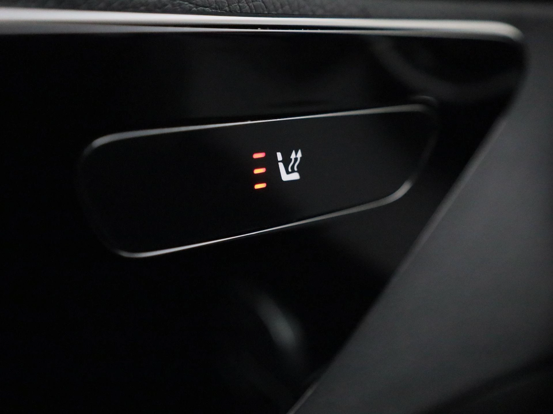 Mercedes-Benz-C-Klasse-image-14