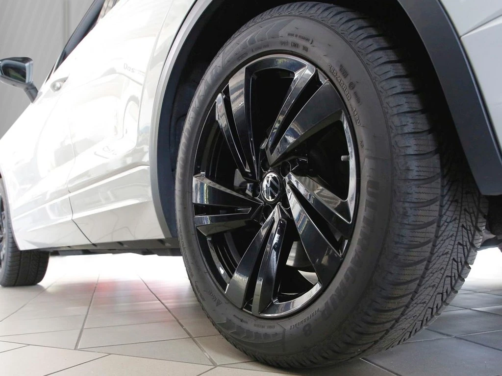 Volkswagen-Touareg-image-4