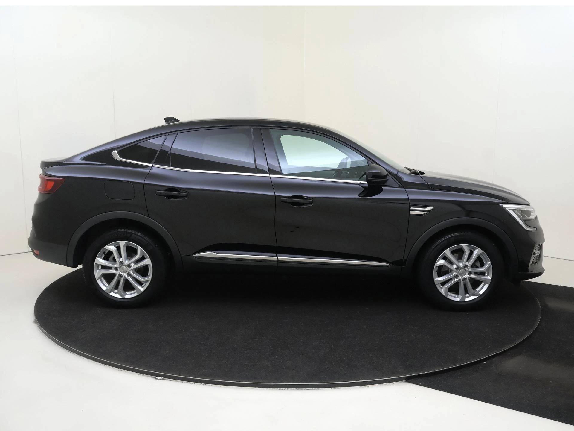 Renault-Arkana-image-8
