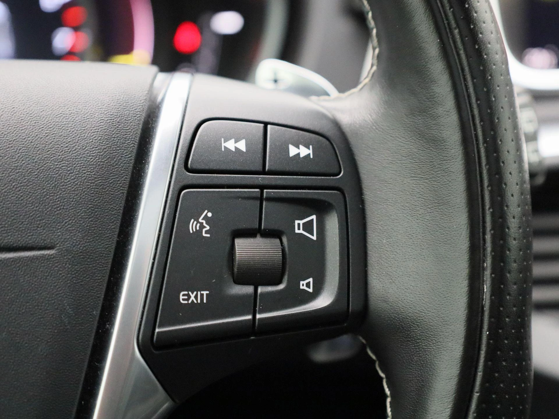 Volvo-V40-image-23