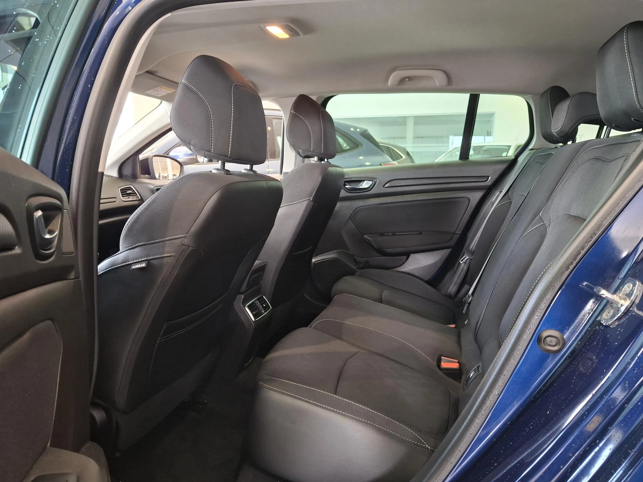 Renault-Mégane Estate-image-23