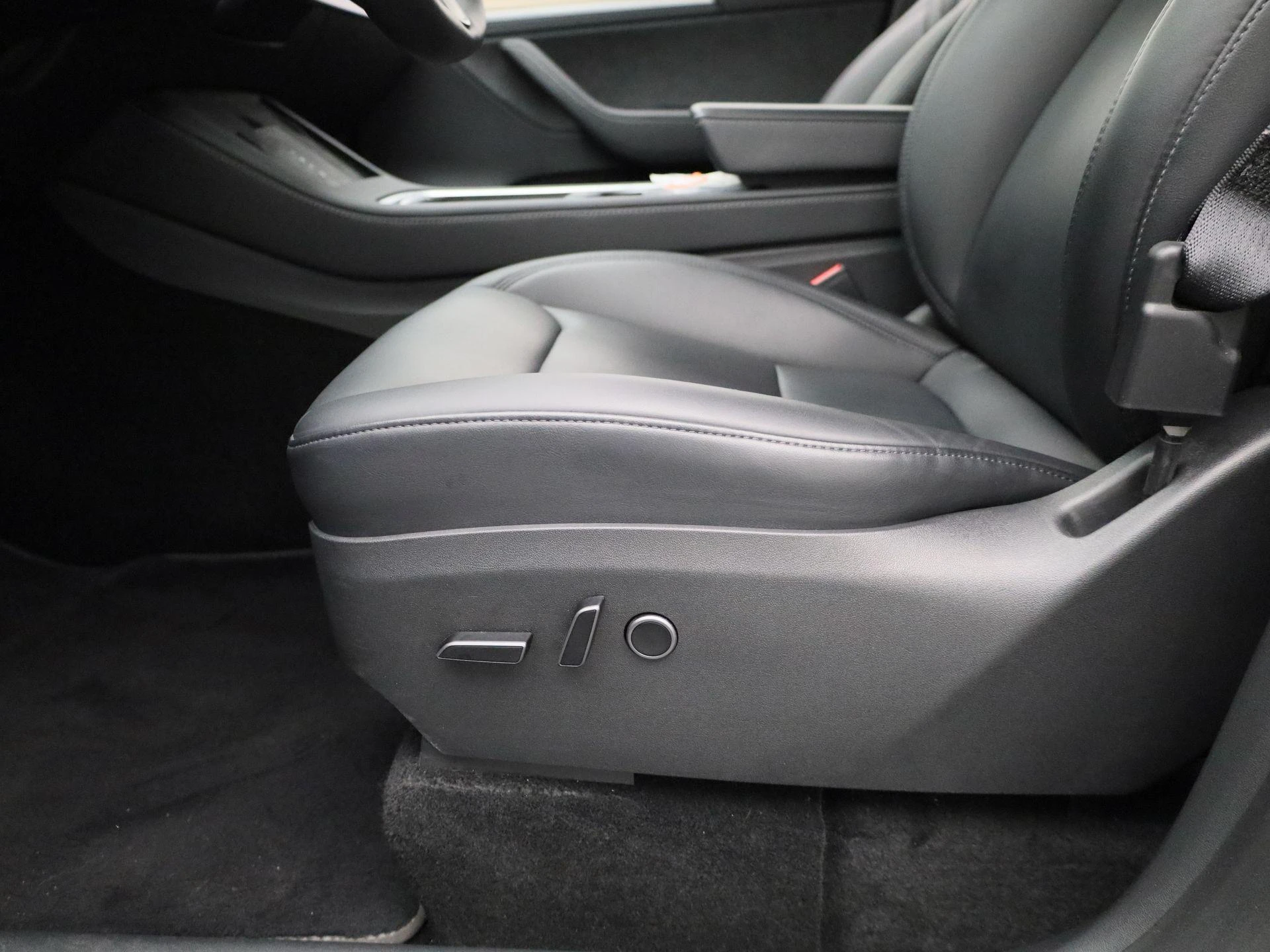Tesla-Model Y-image-26
