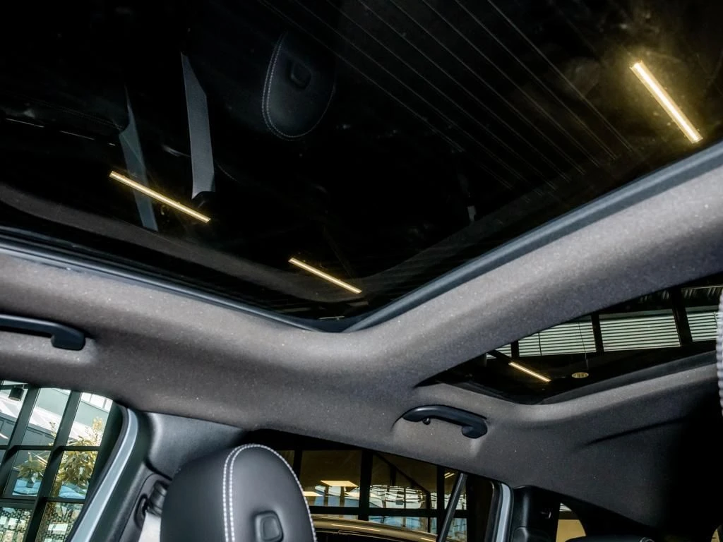 Mercedes-Benz-GLB 200 d-image-13