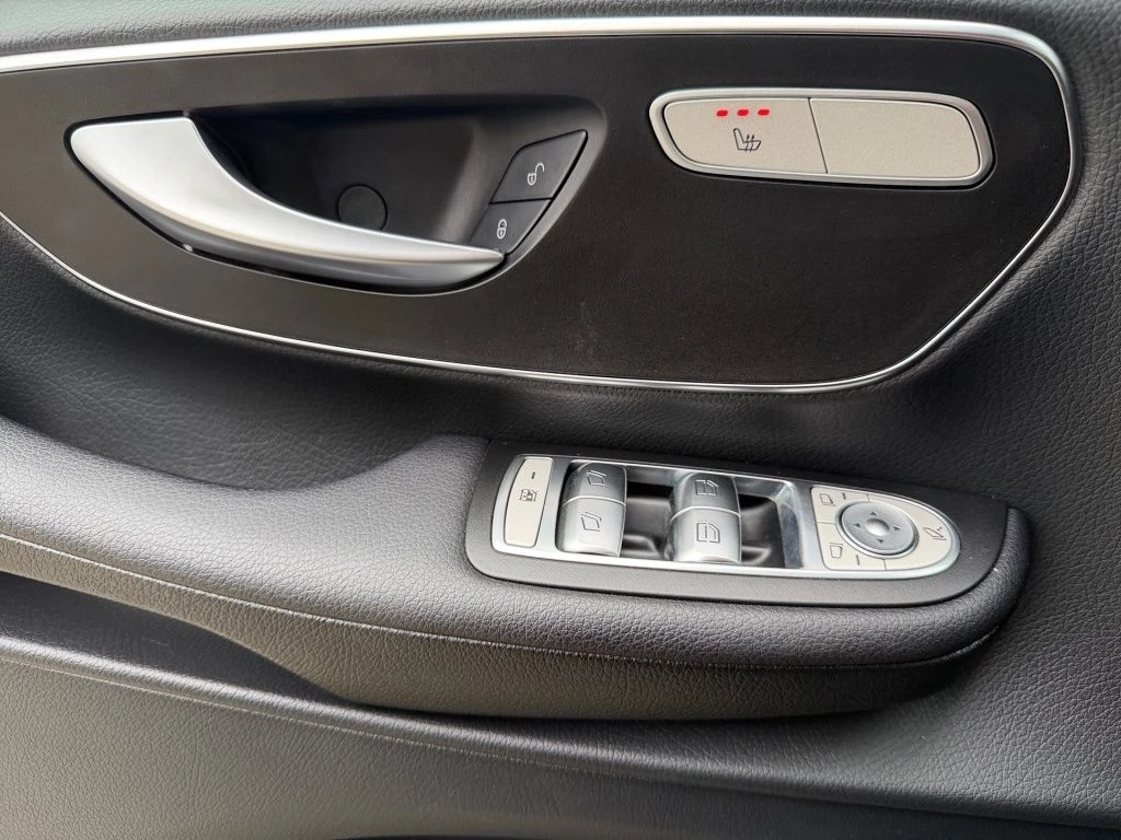 Mercedes-Benz-V-Klasse 300-image-14