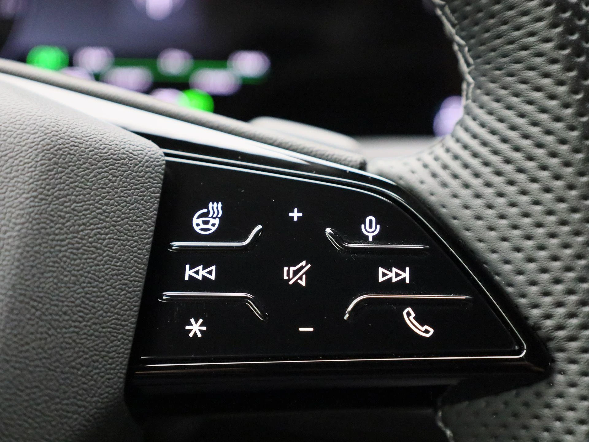 Audi-Q6 e-tron-image-33