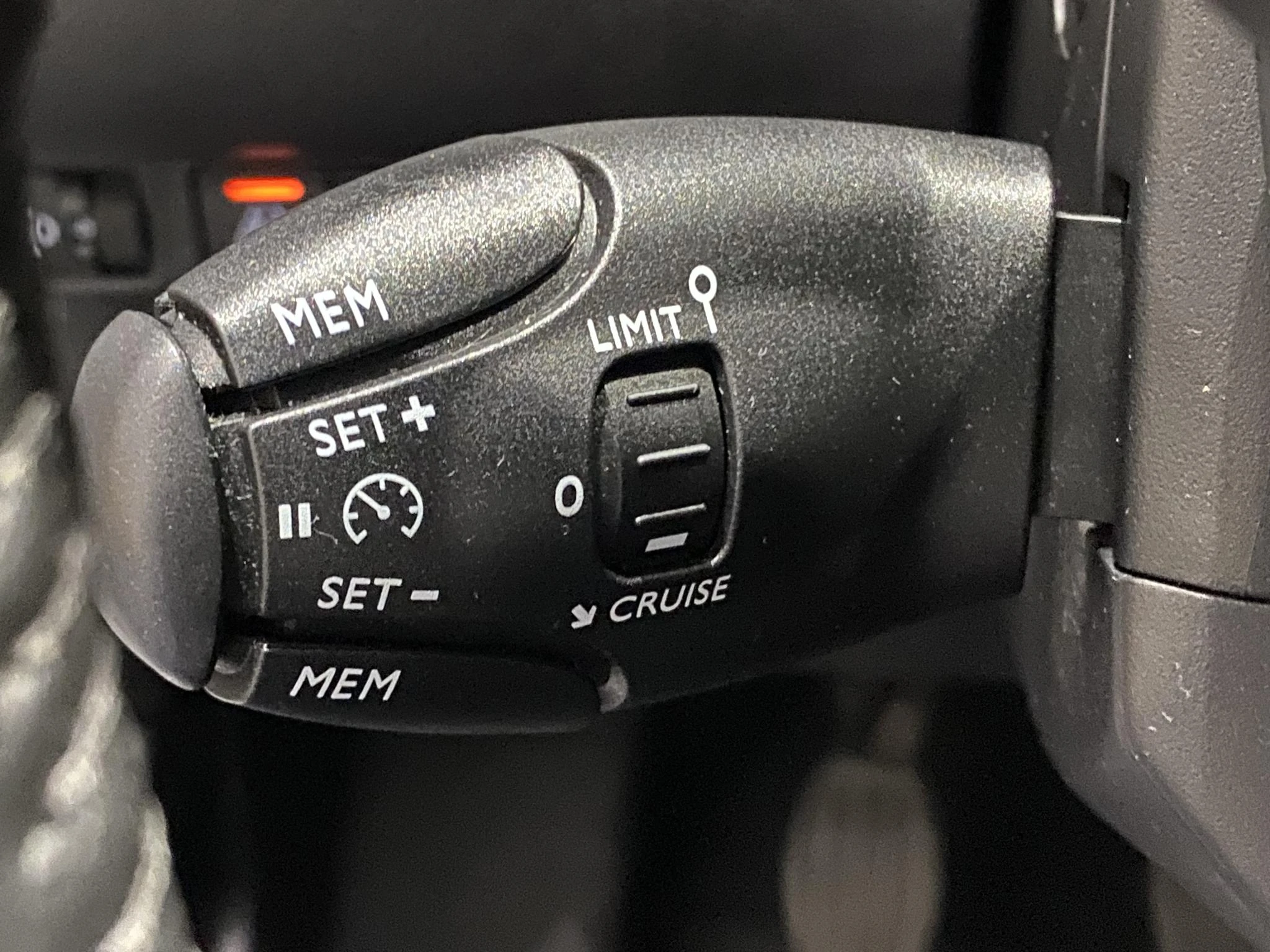 Peugeot-208-image-9