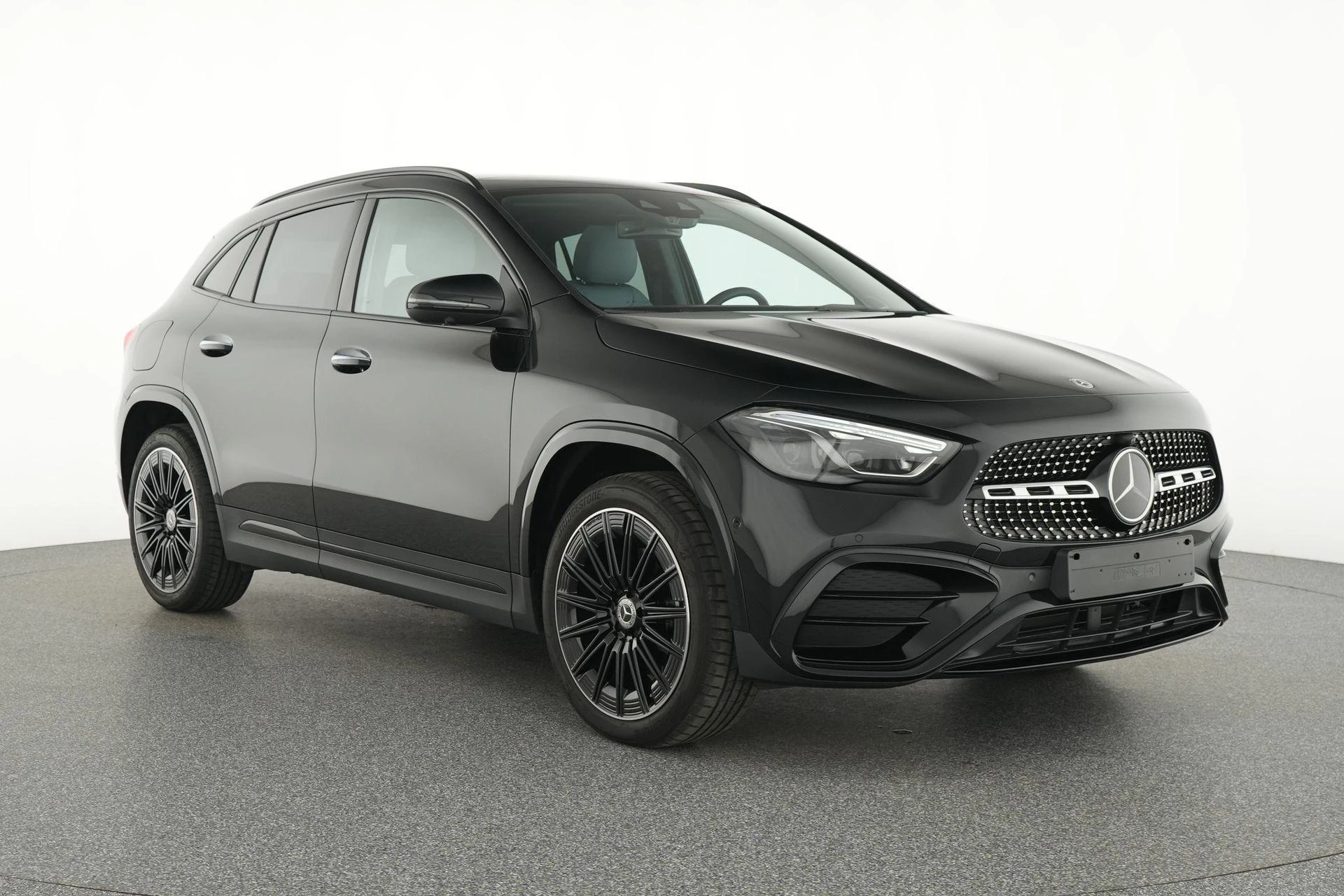 Mercedes-Benz-GLA-image-1